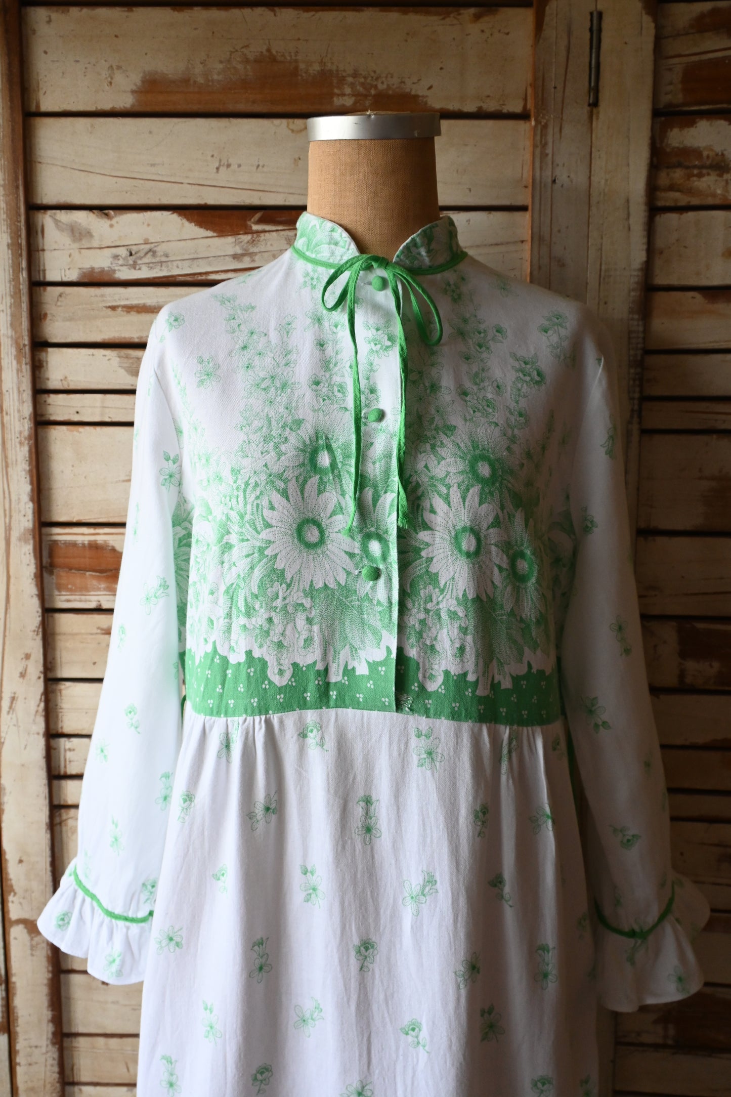 70's flower long dress/WHITE×GREEN