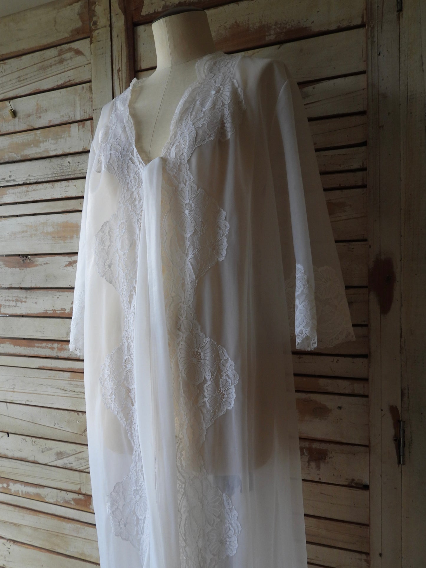See-through Lace Gown/WHITE