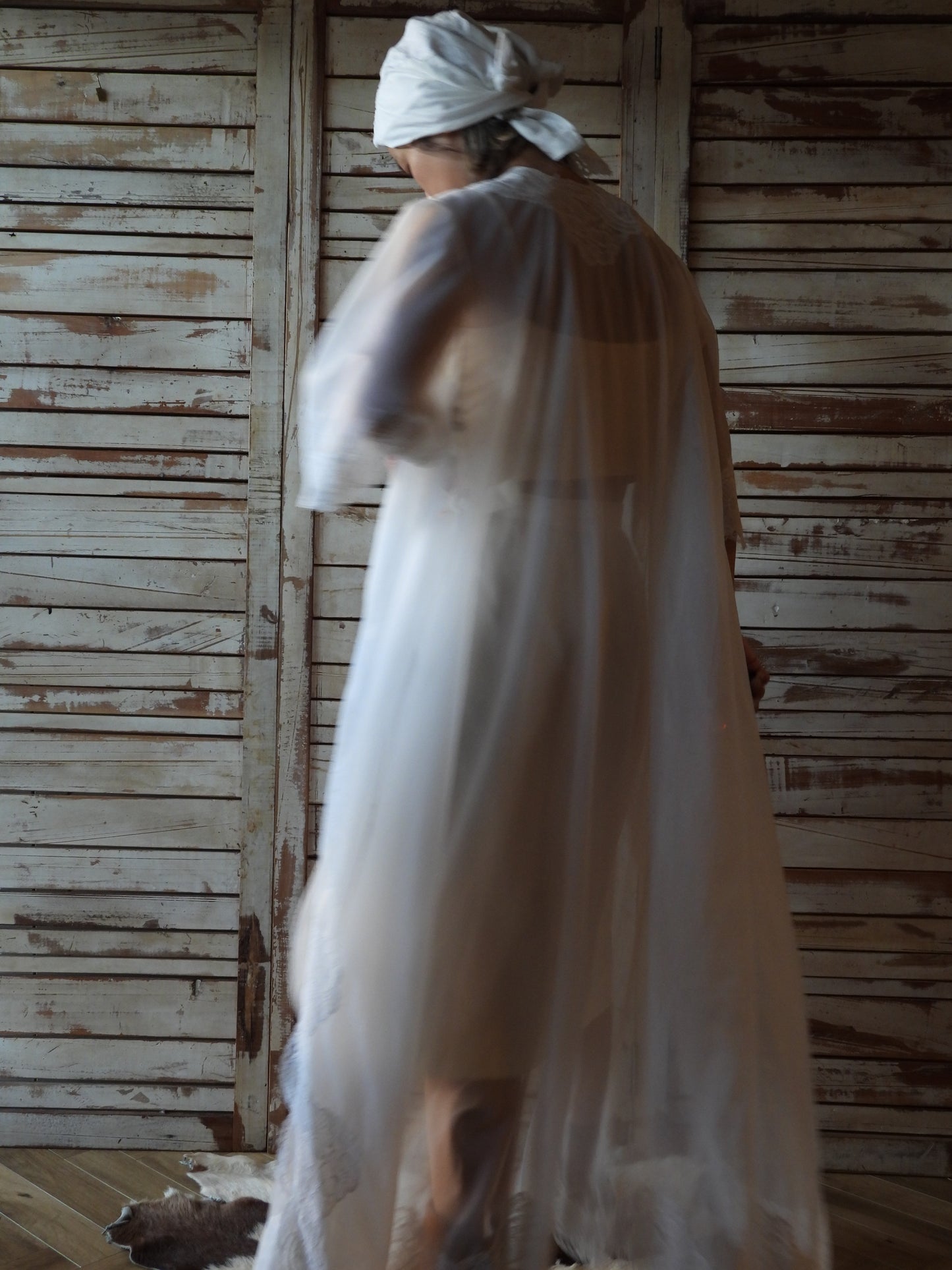 See-through Lace Gown/WHITE