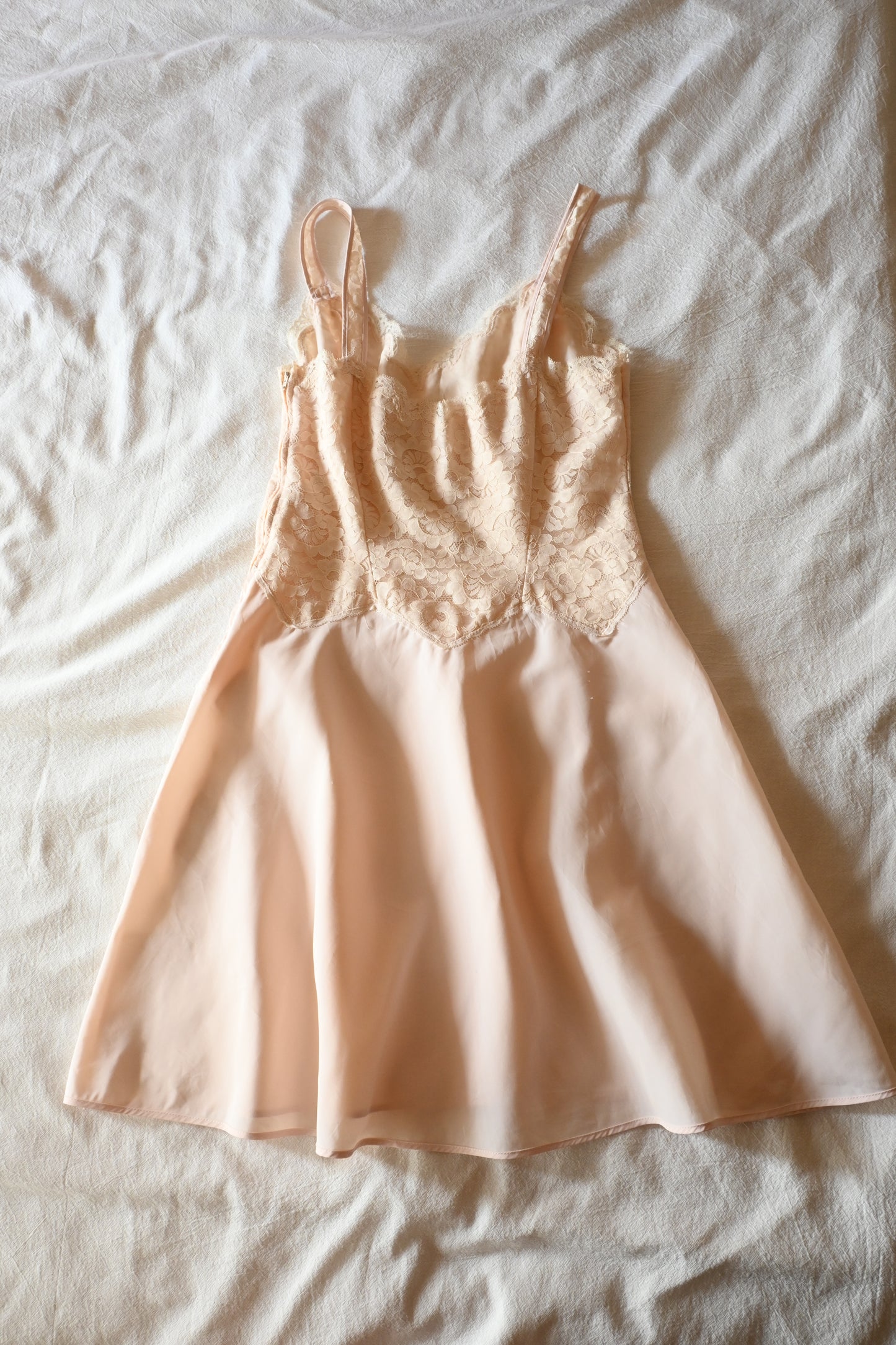Lace slip dress/CREAM
