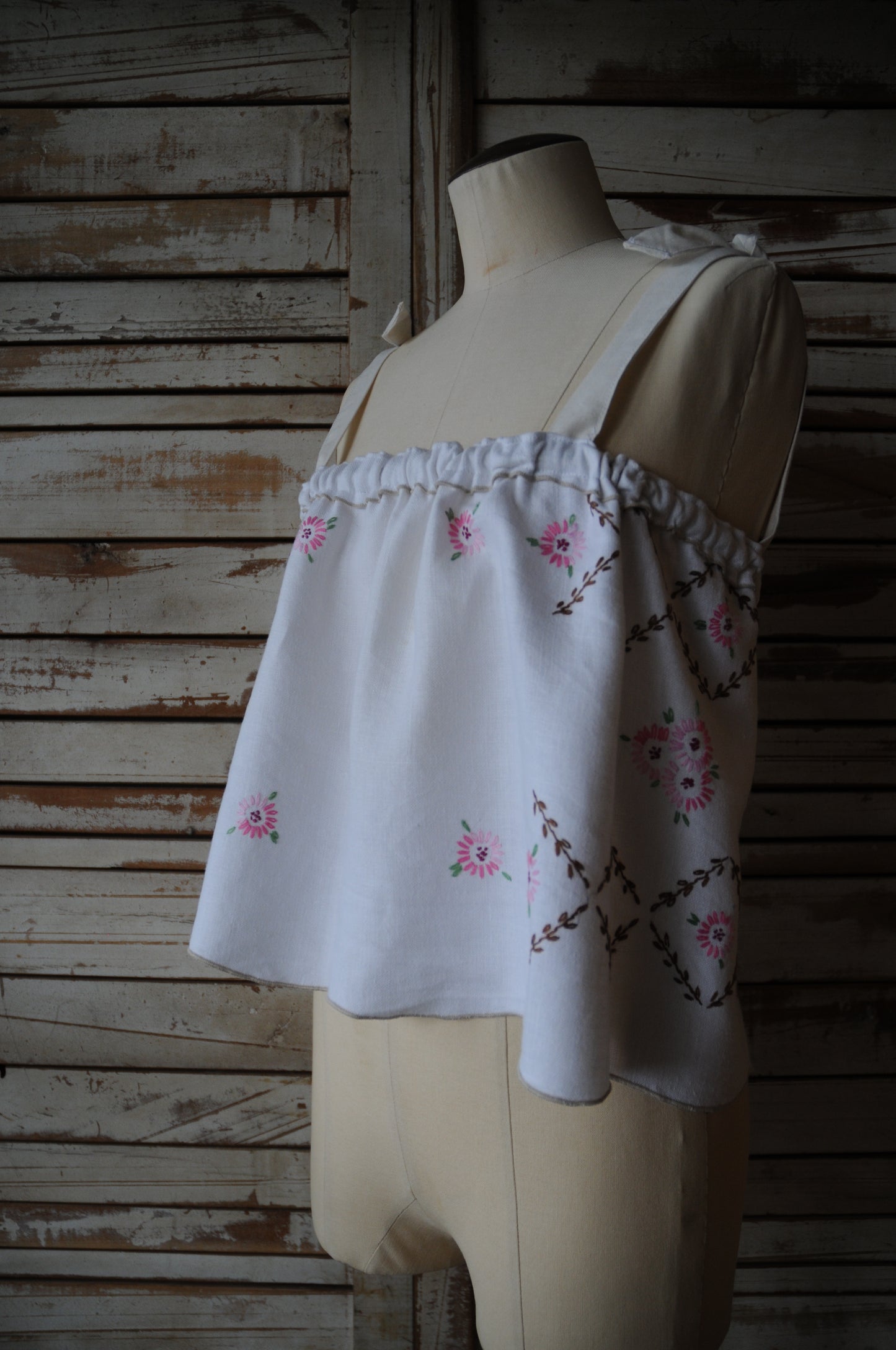 Flower embroidery tops/PONMOSIR