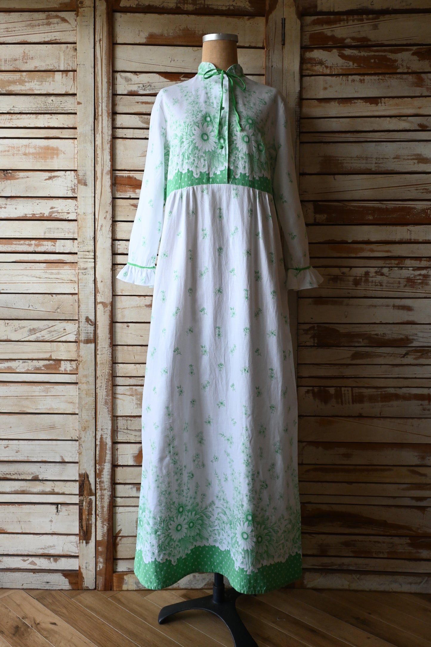 70's flower long dress/WHITE×GREEN