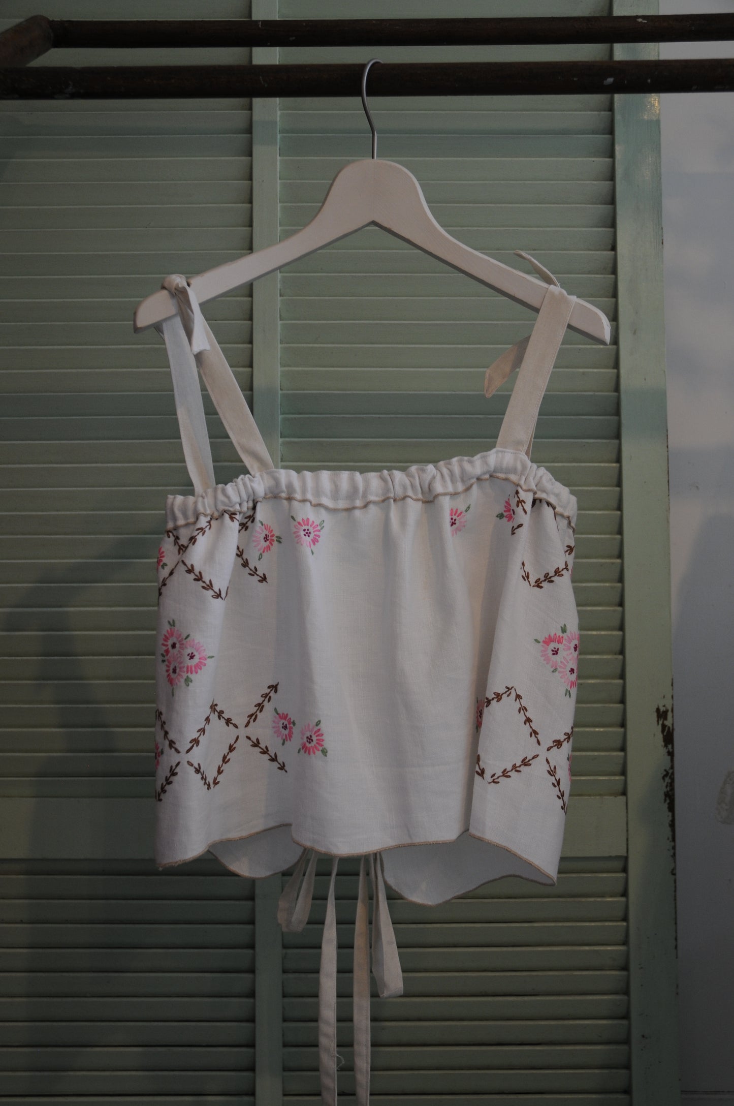 Flower embroidery tops/PONMOSIR