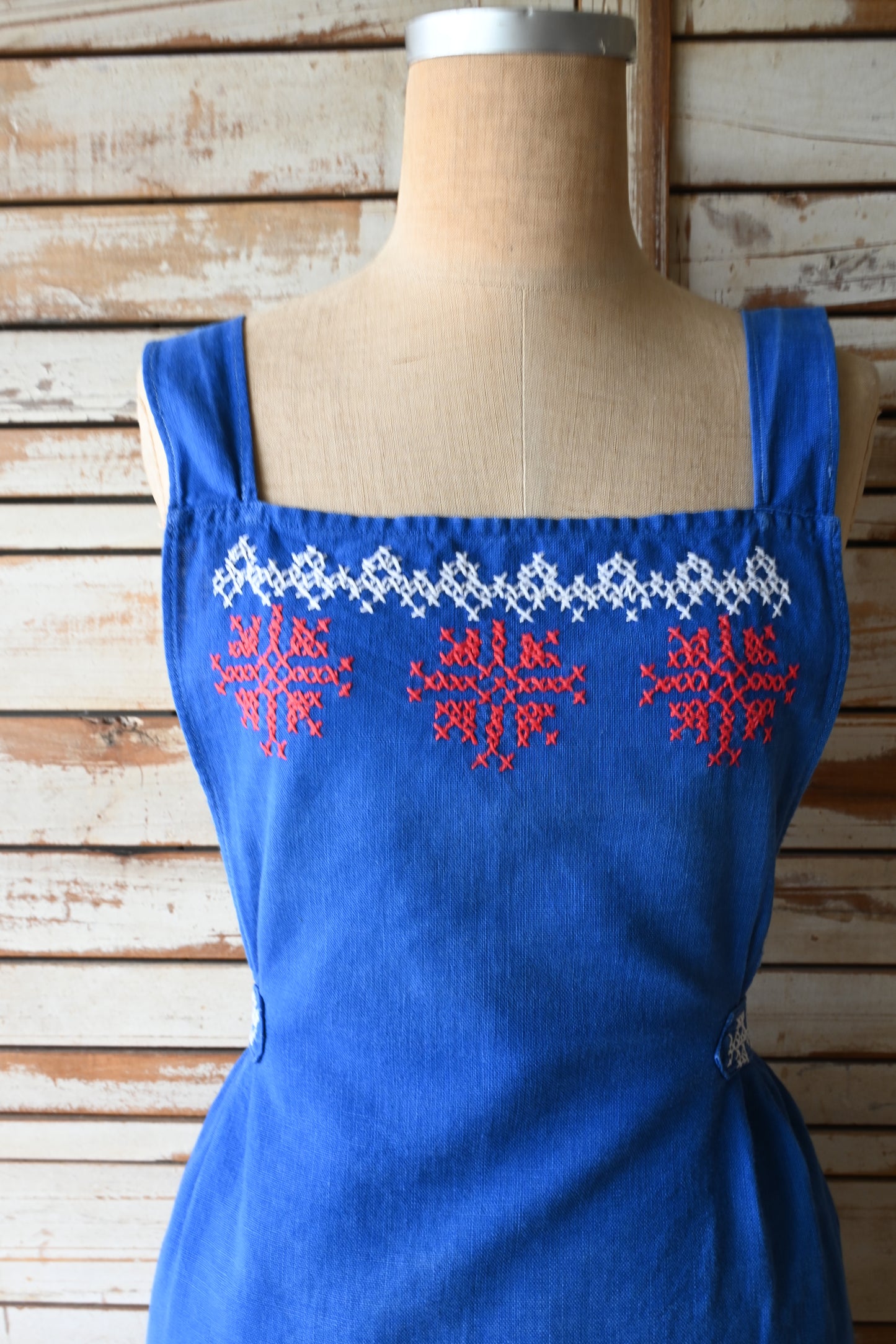 EURO Embroidery apron/BLUE