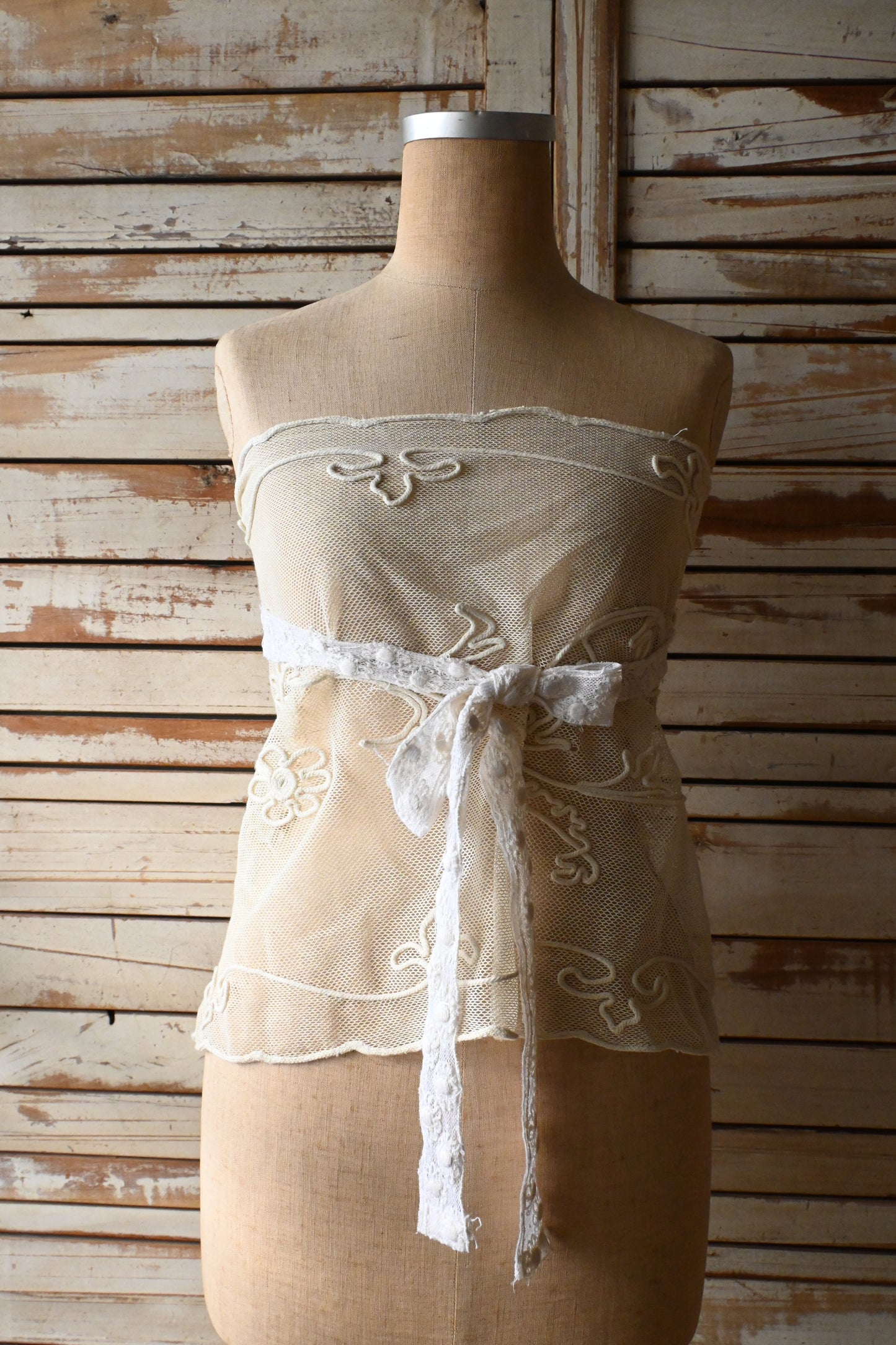 Flower embroidery apron/PONMOSIR