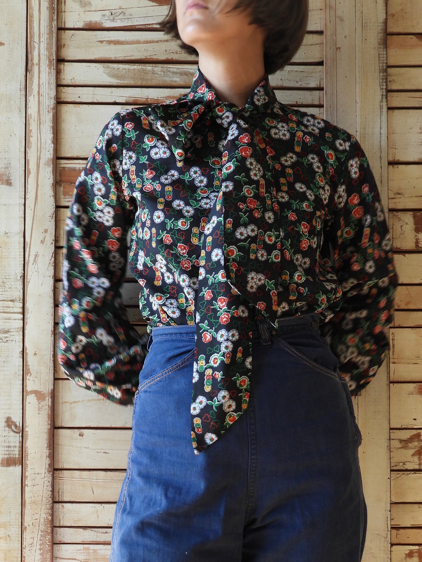 80's Flower pattern bow-tie blouse/BLACK