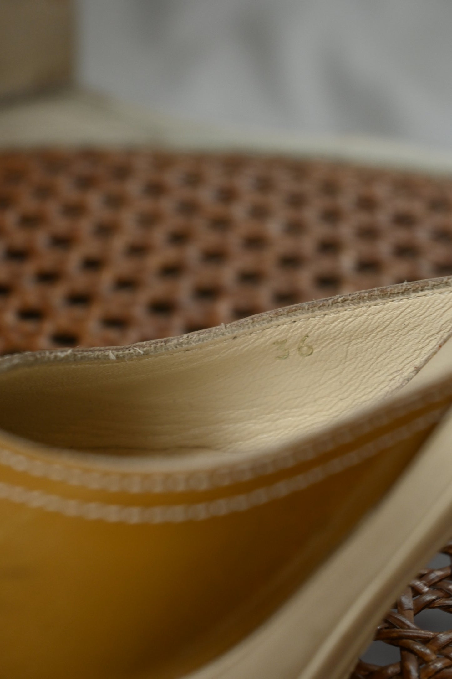 ”MIUMIU” Patent leather heels/BEIGE