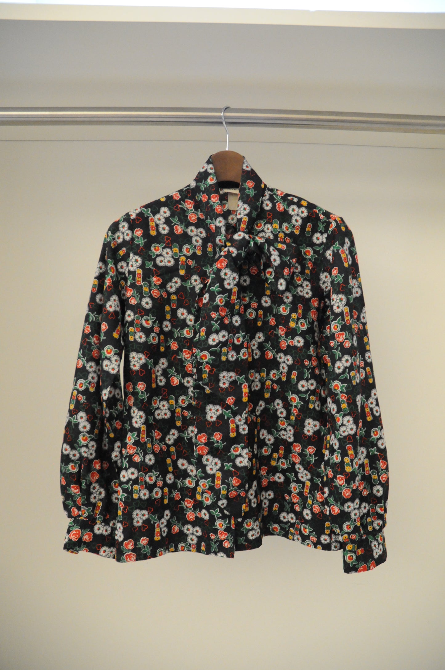 80's Flower pattern bow-tie blouse/BLACK