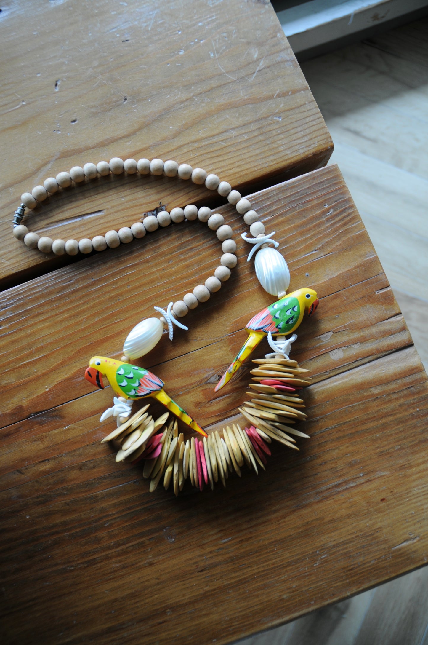 Wooden bead necklace/CACATUIDAE