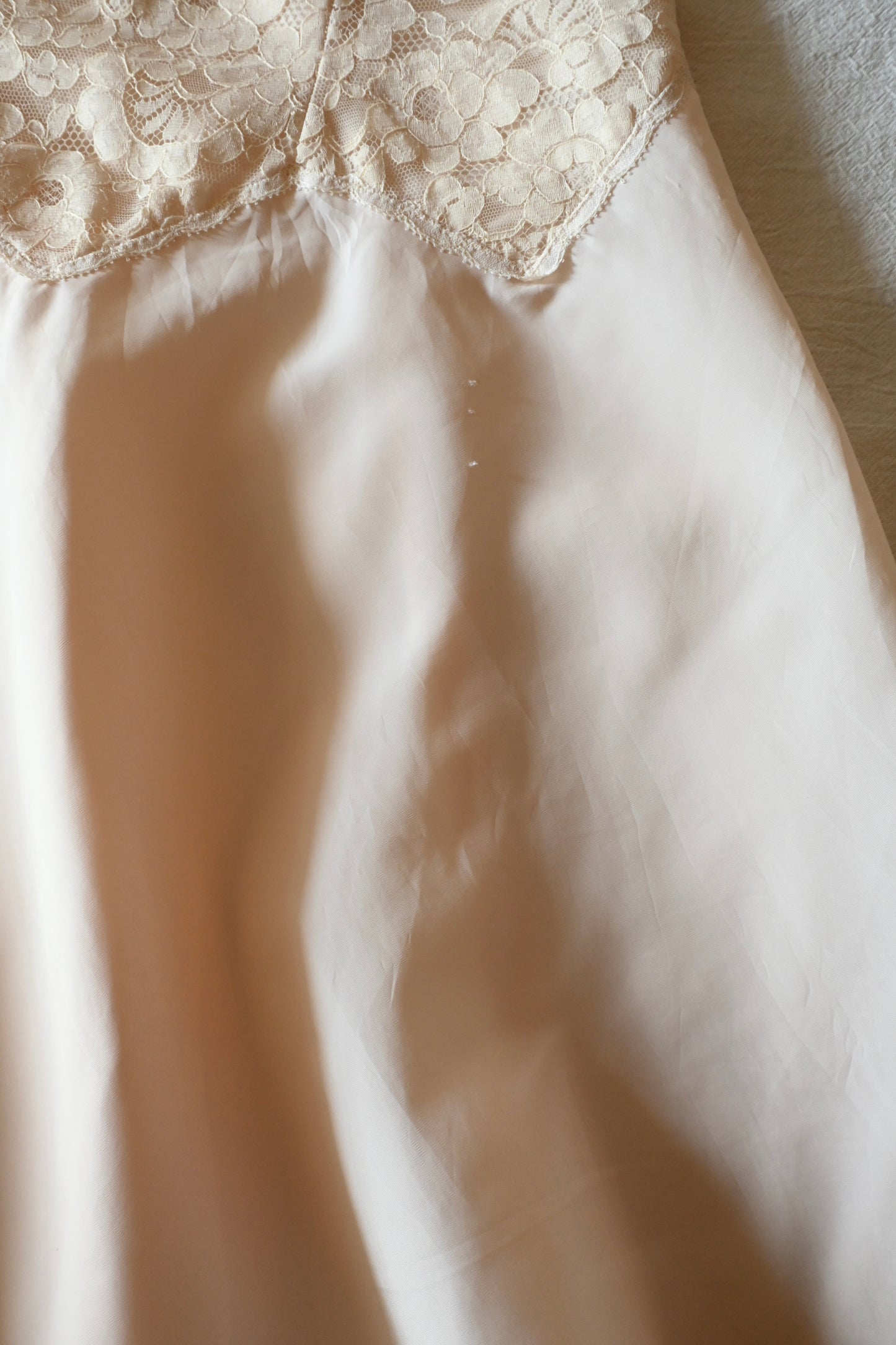 Lace slip dress/CREAM