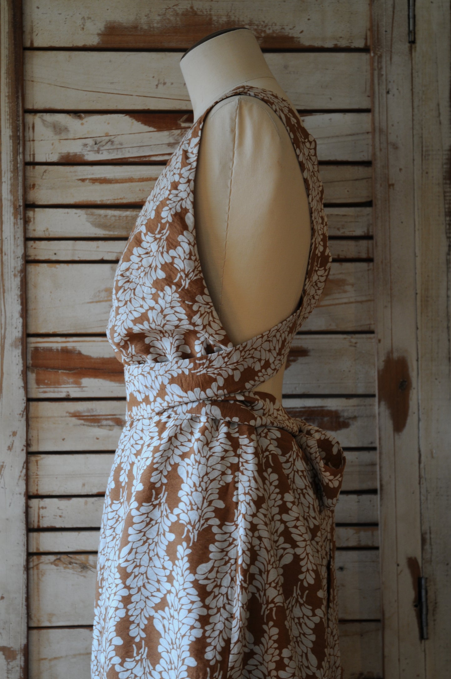 Open back flower rompers/BROWN