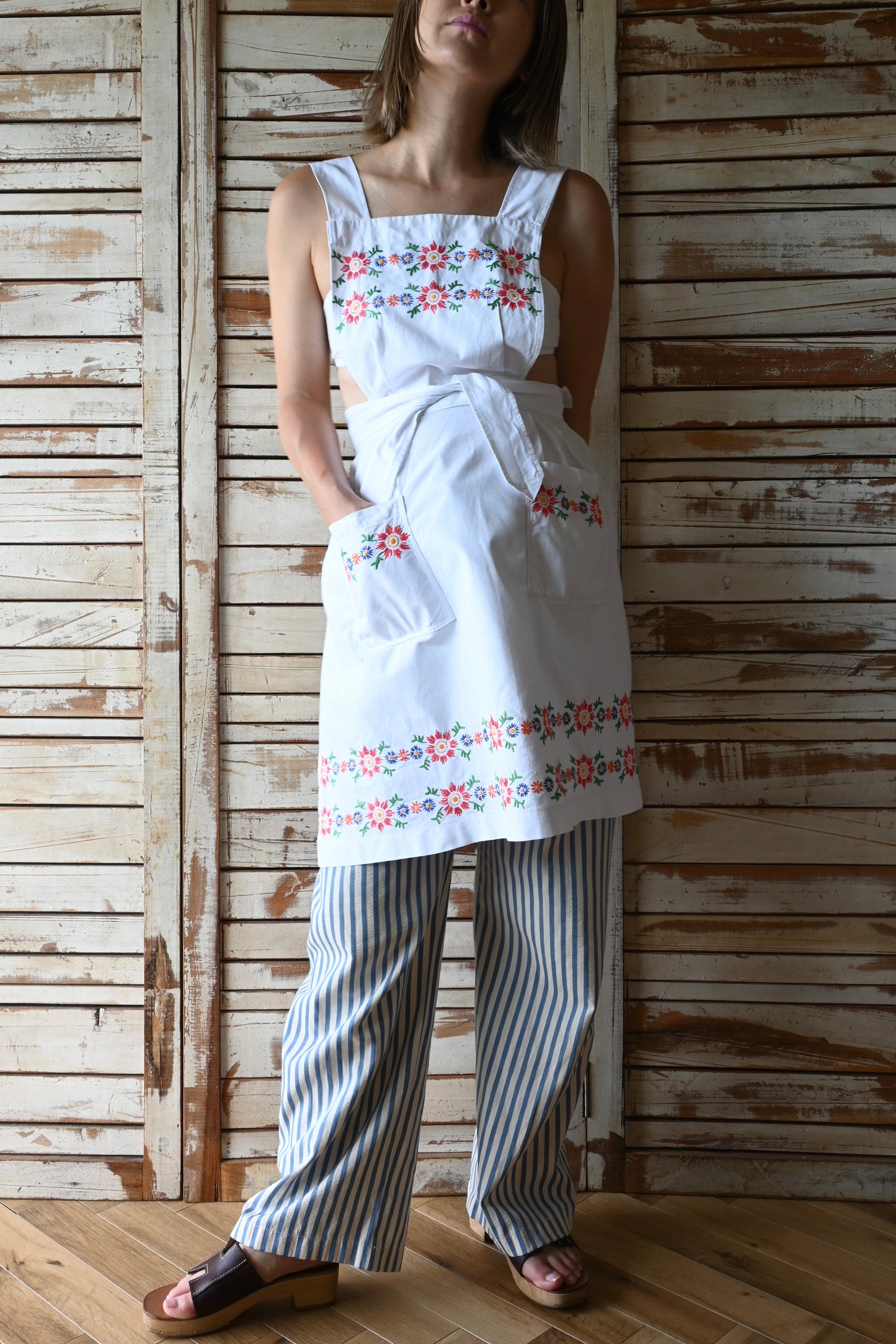 EURO Embroidery apron/RED