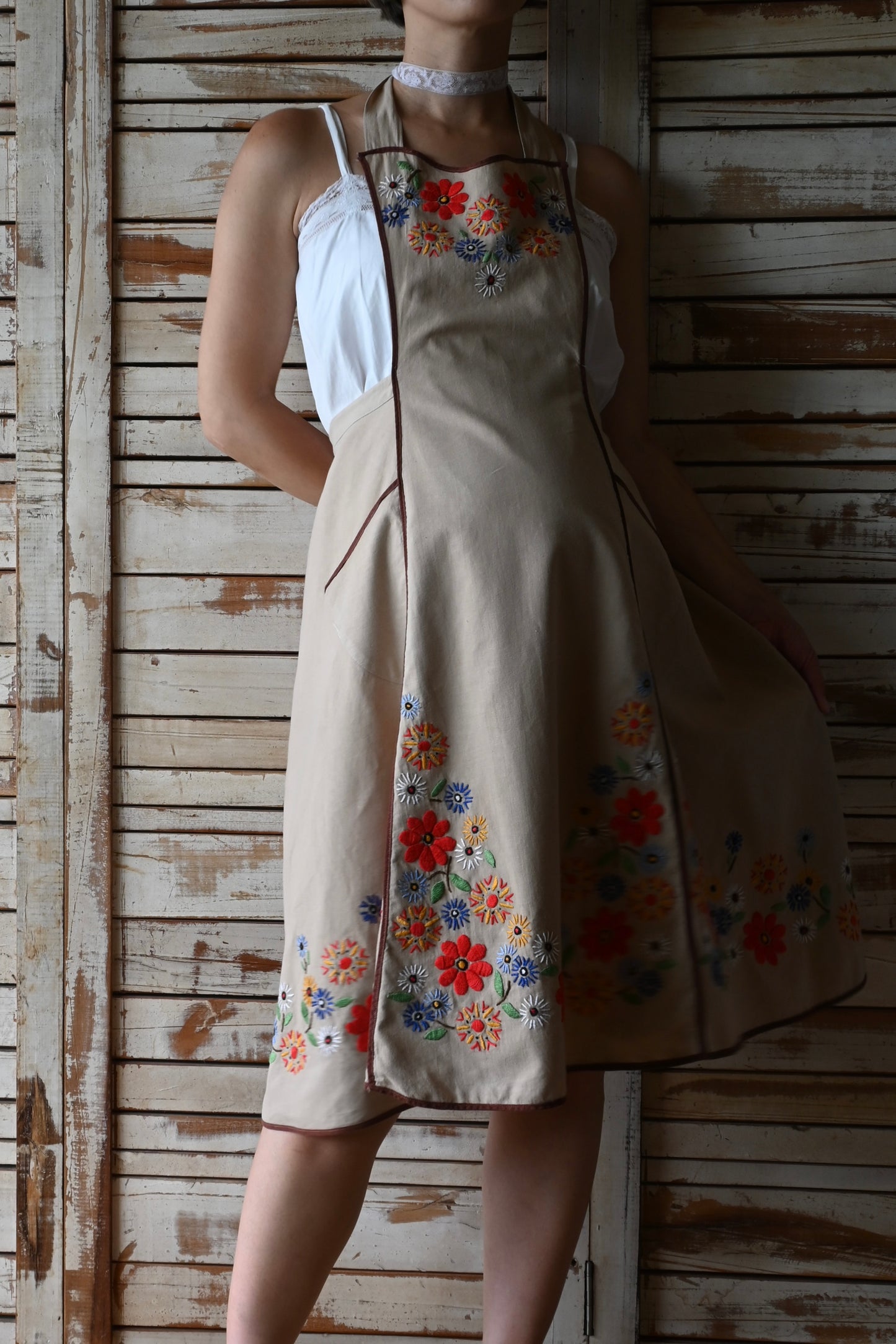 EURO Embroidery apron/BEIGE