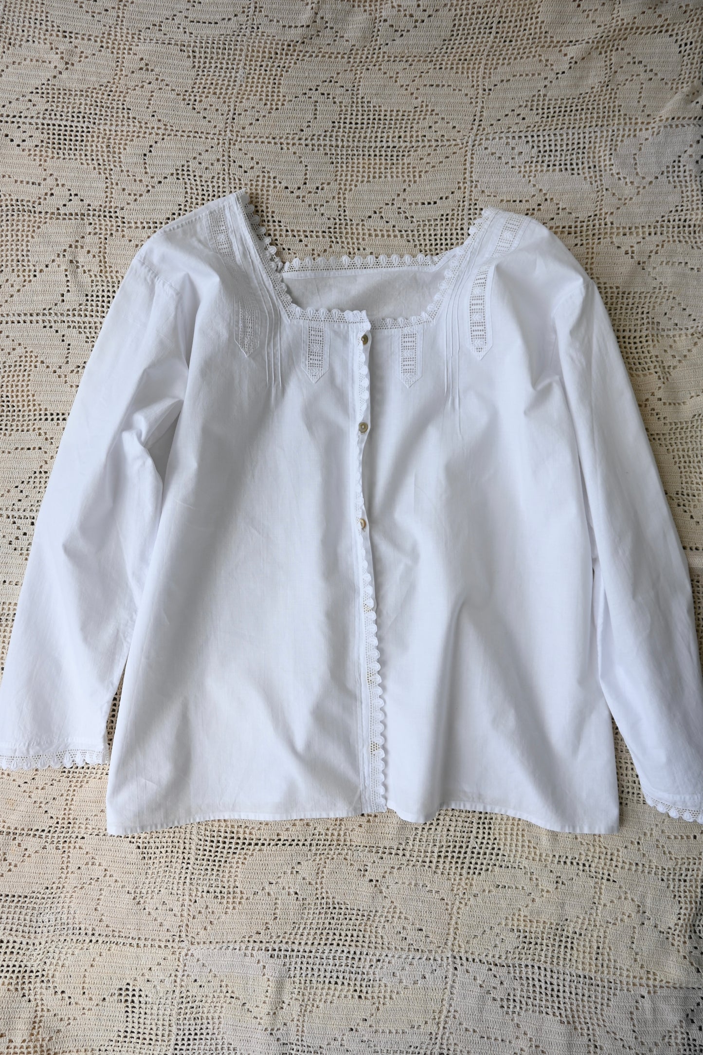 EURO Cutwork lace blouse/WHITE