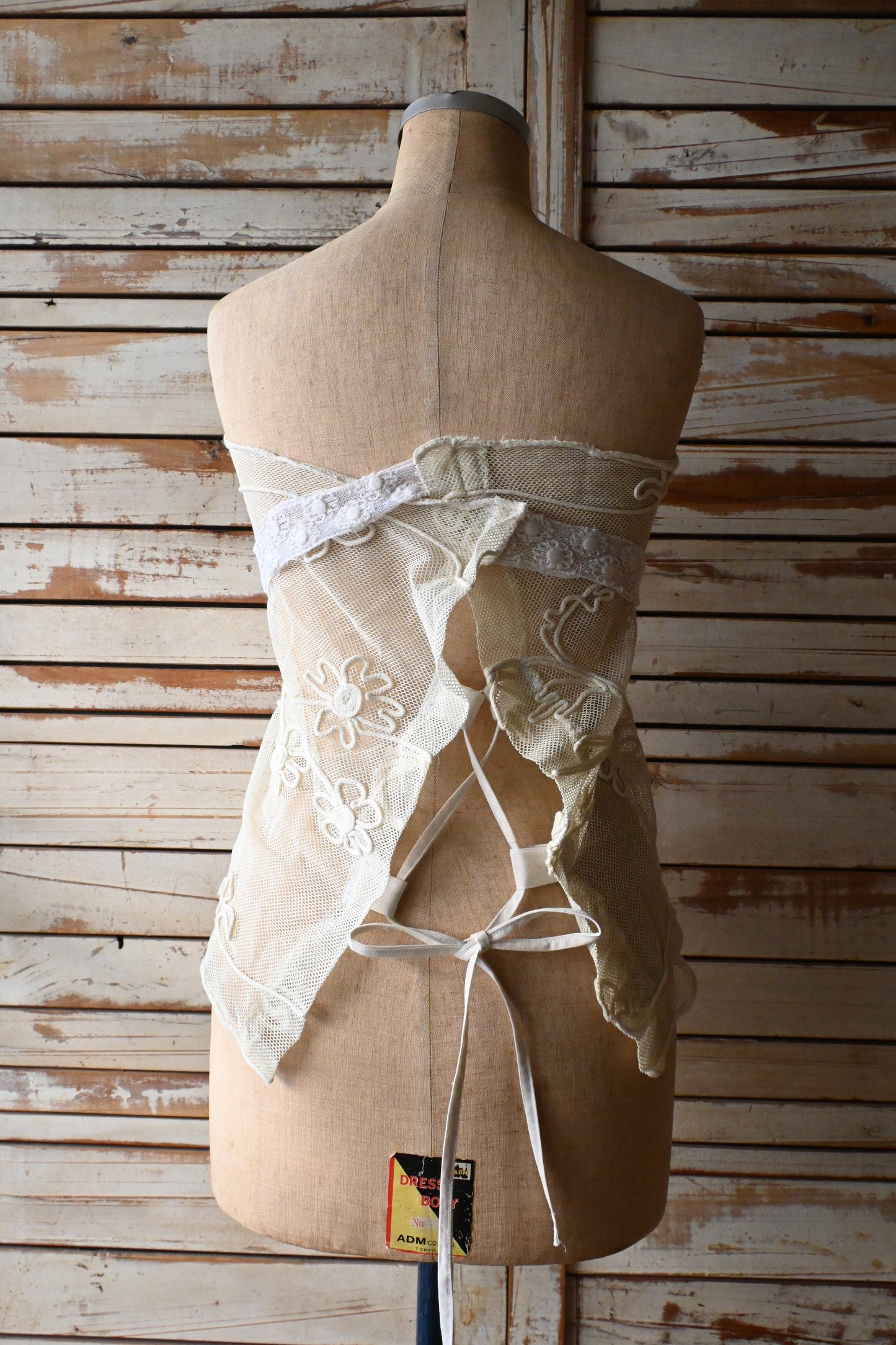 Flower embroidery apron/PONMOSIR