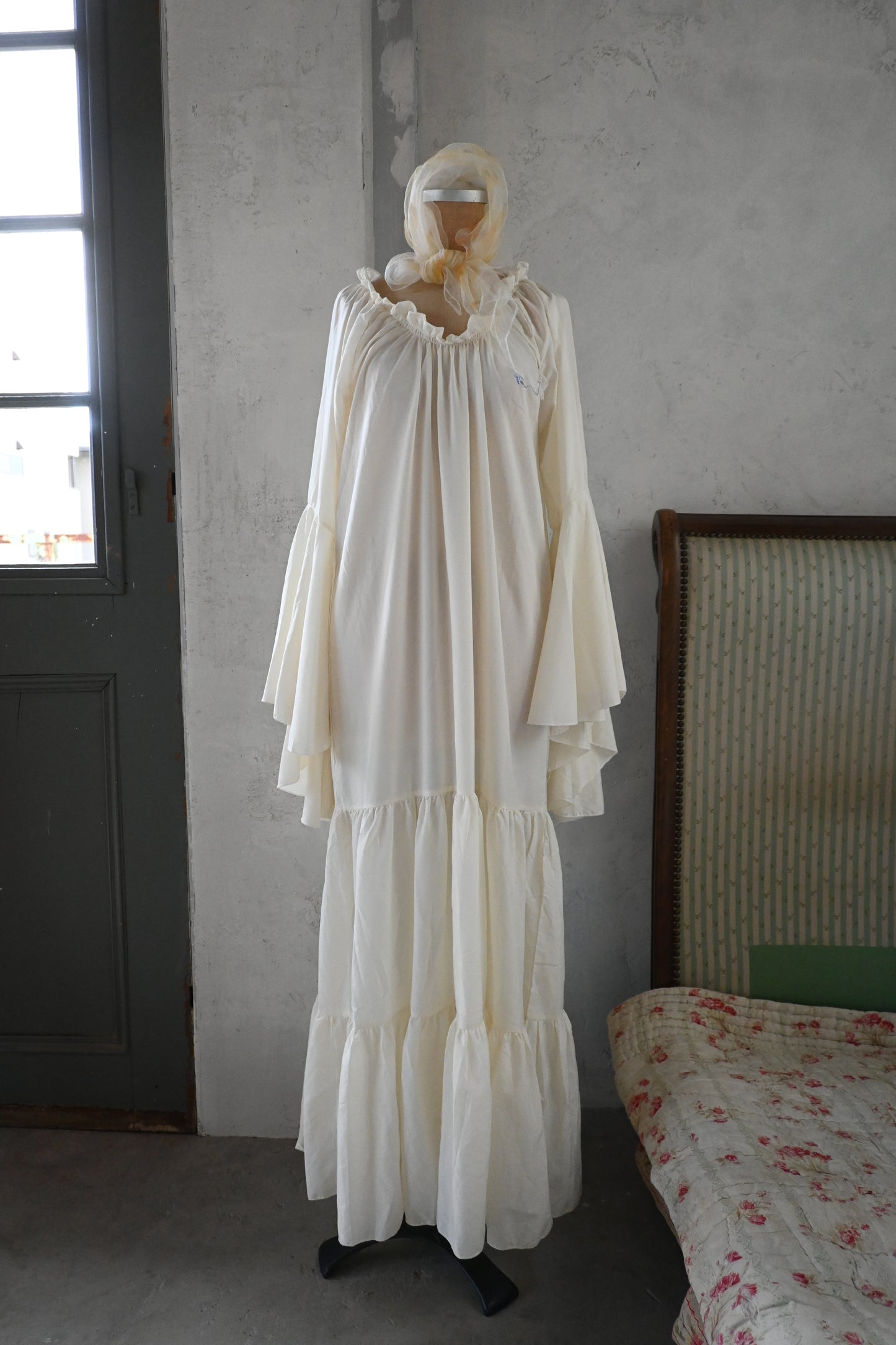 Ruffle sleeve dress/IVORY