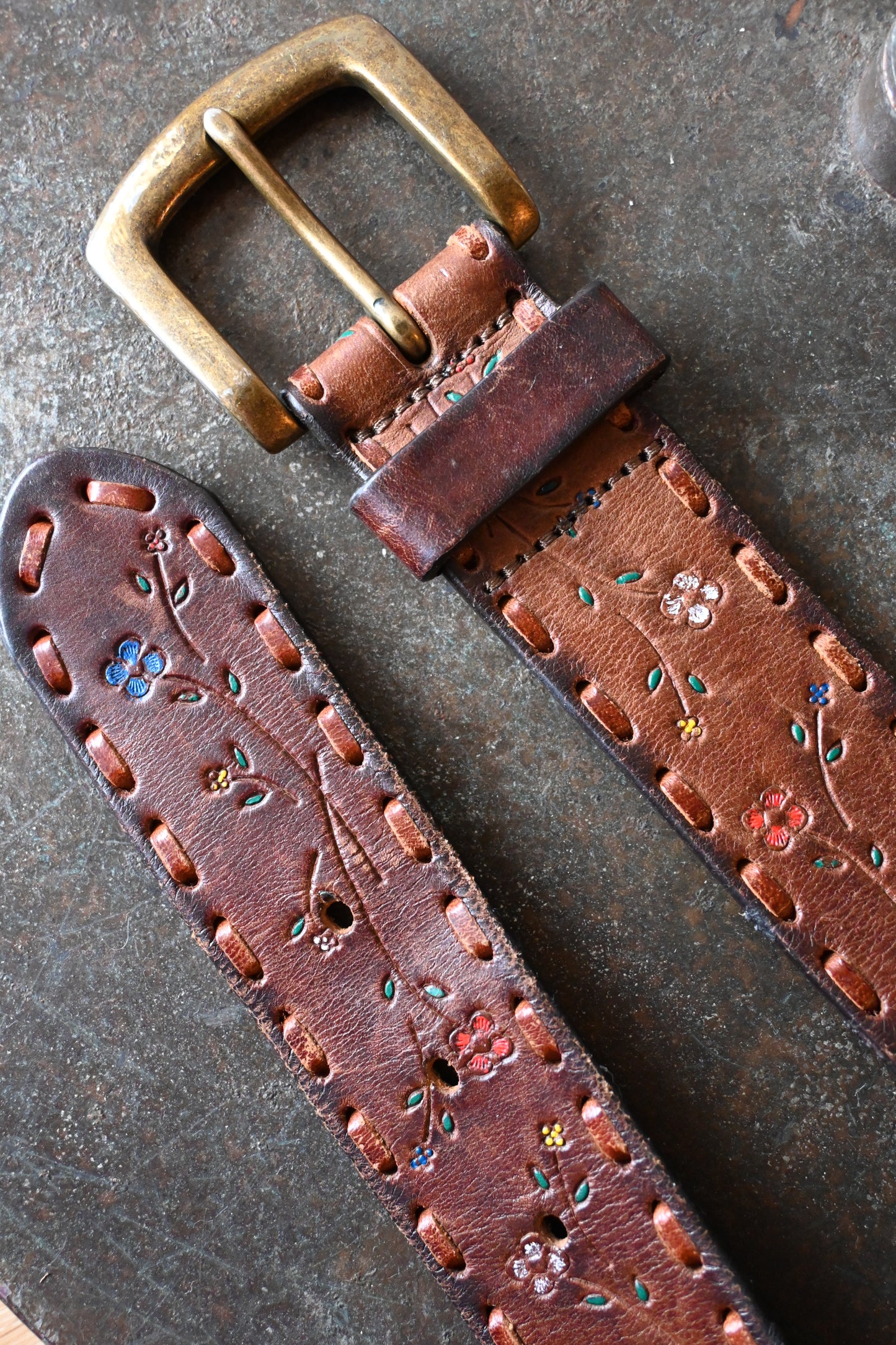 Flower leather belt/BROWN
