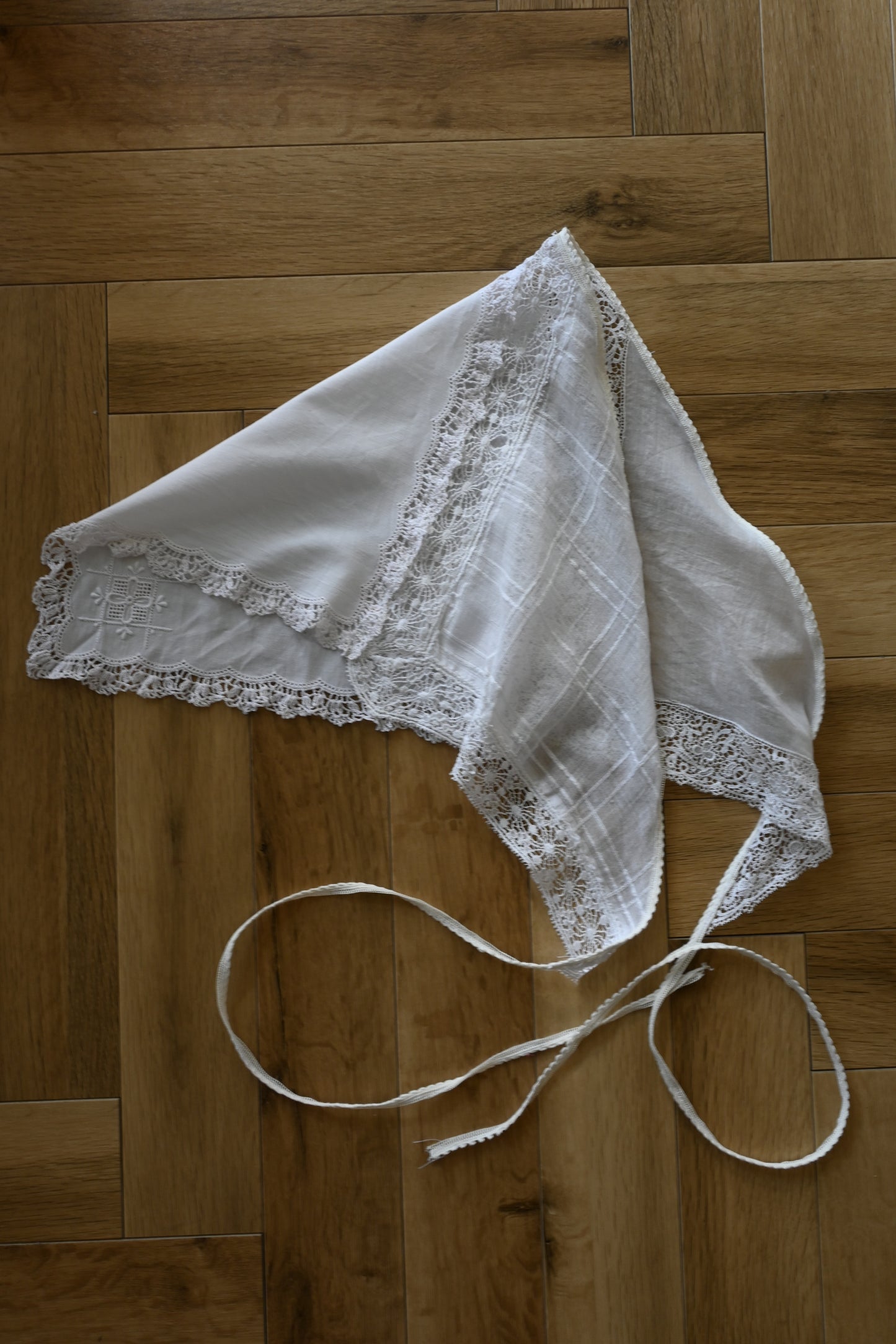 Lace handkerchief scarf/PONMOSIR