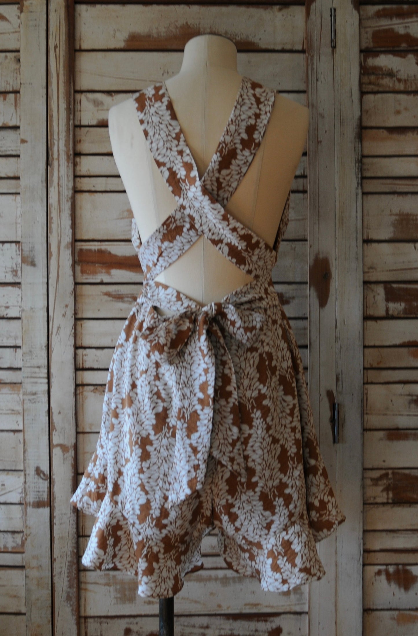 Open back flower rompers/BROWN