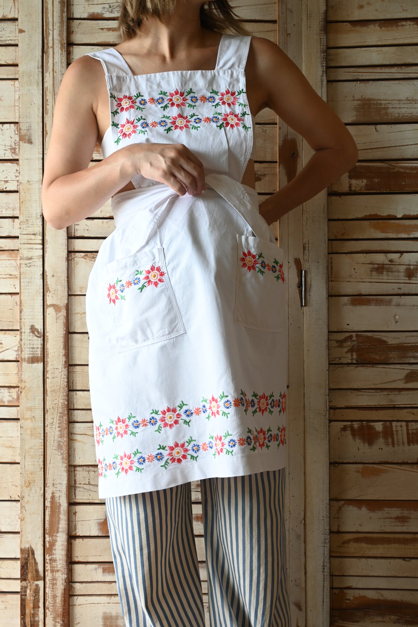 EURO Embroidery apron/RED