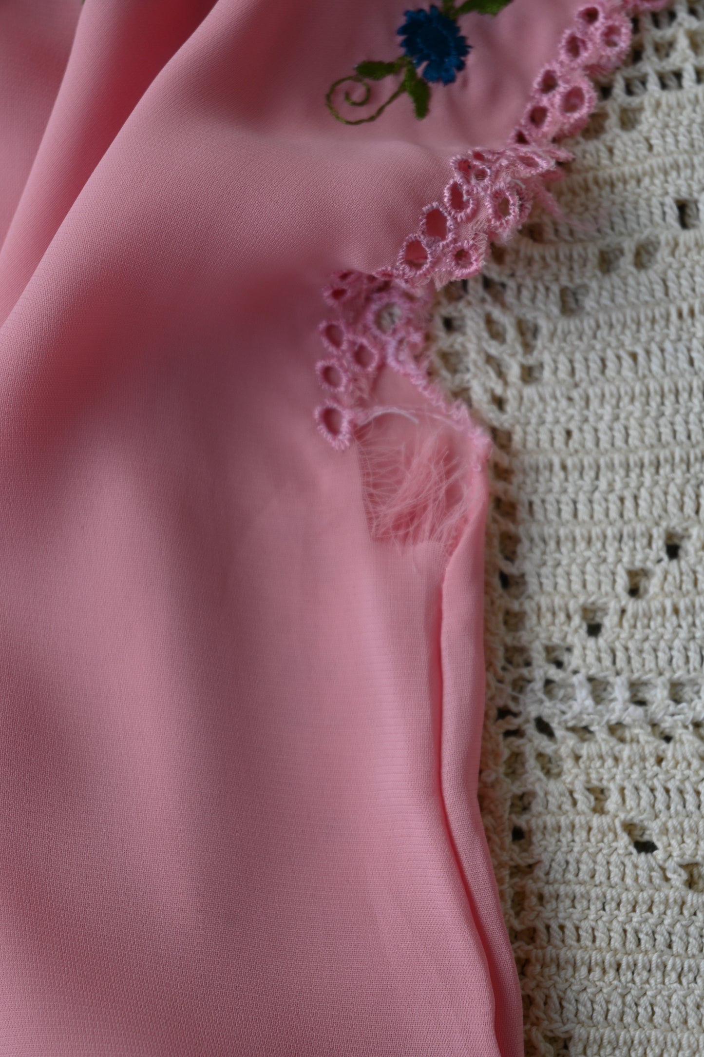 Embroidered tops/PINK