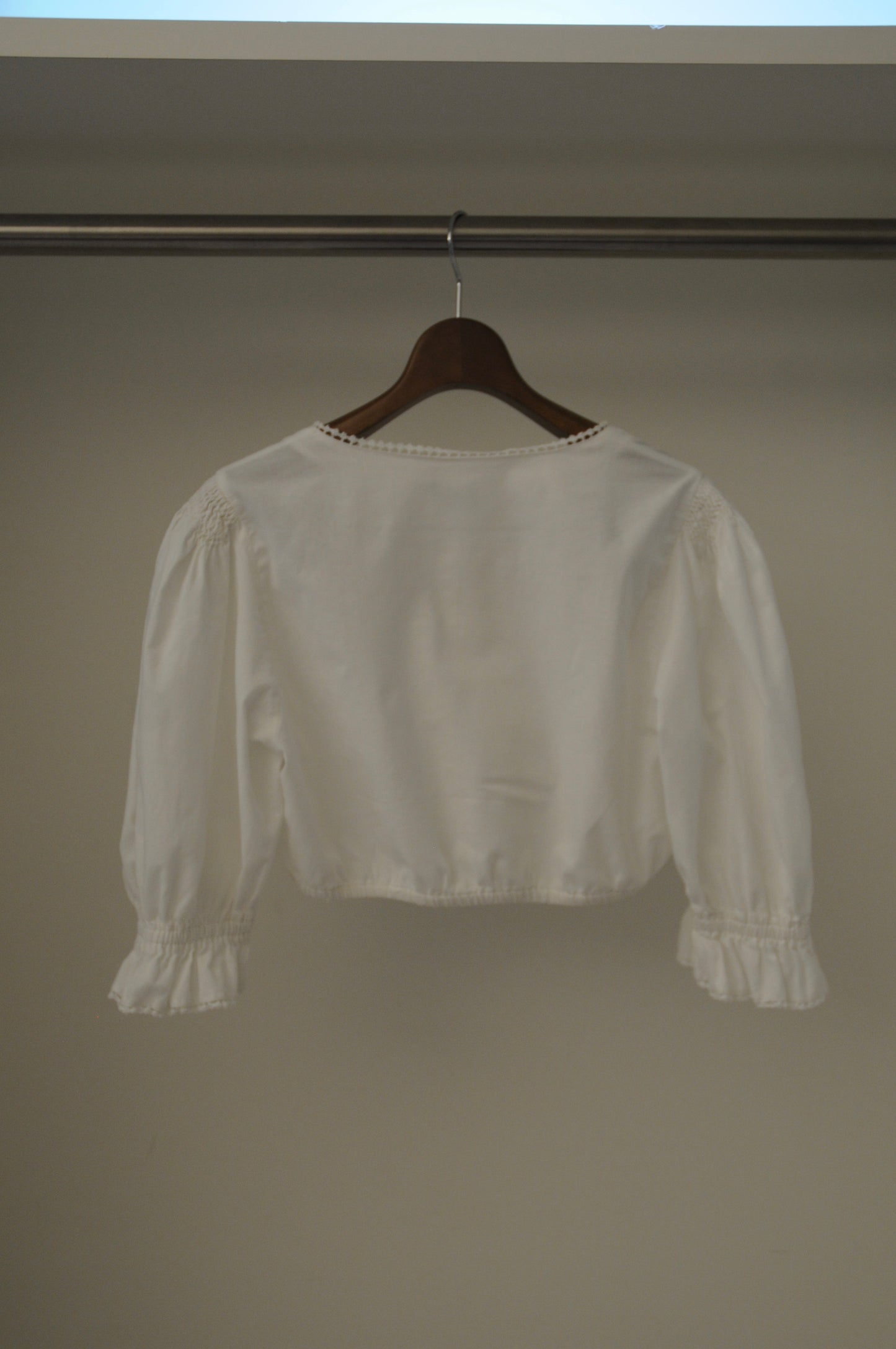 EURO Cropped cotton lace blouse/WHITE