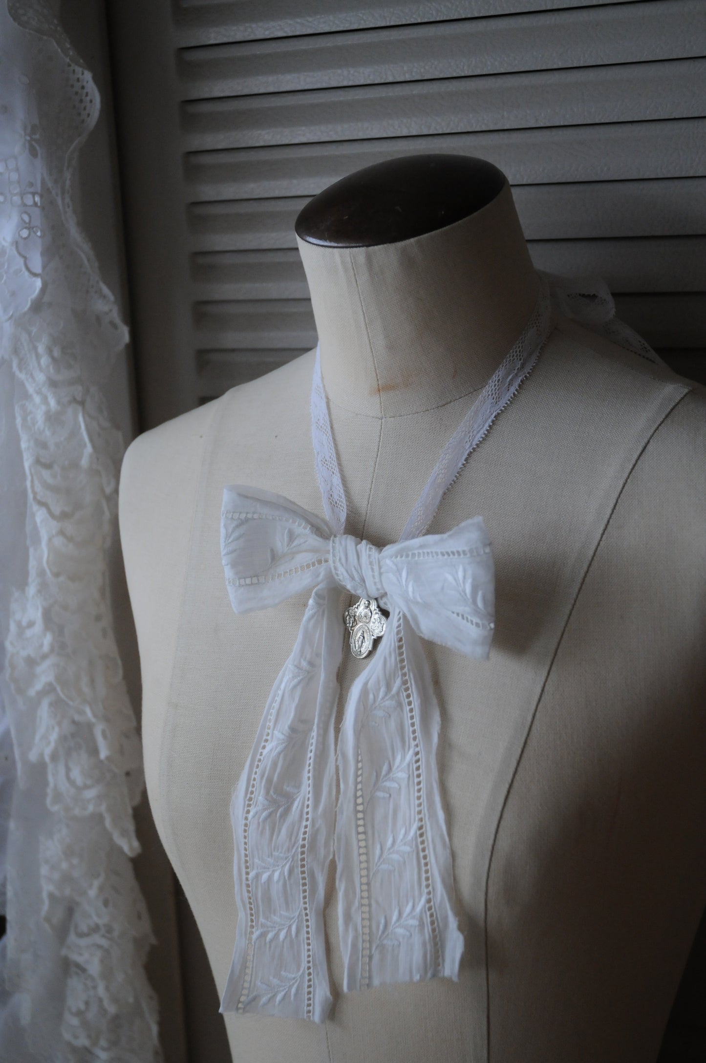 Ribbon lace necklace/PONMOSIR