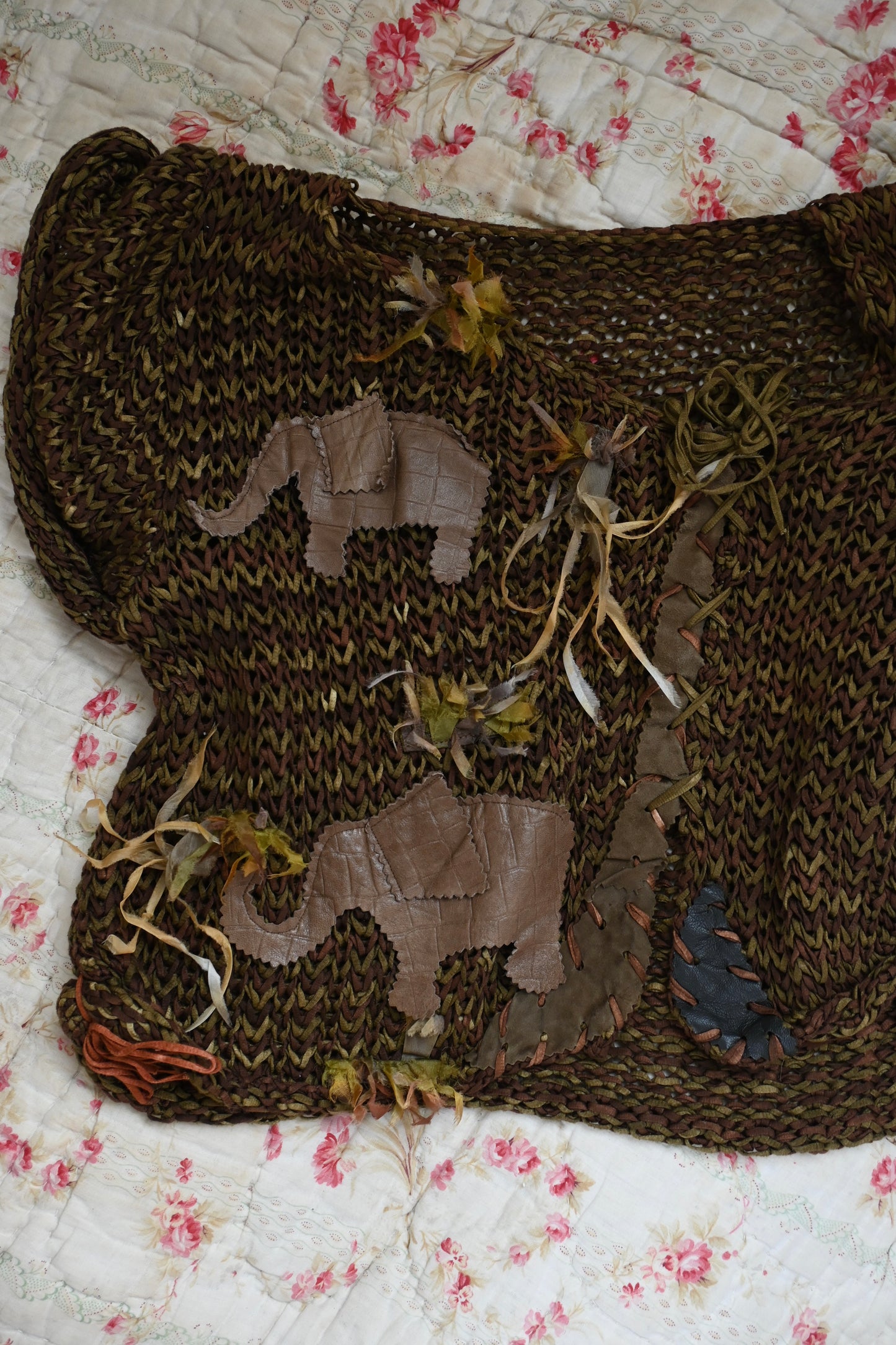 Elephant design hand knit/BROWN