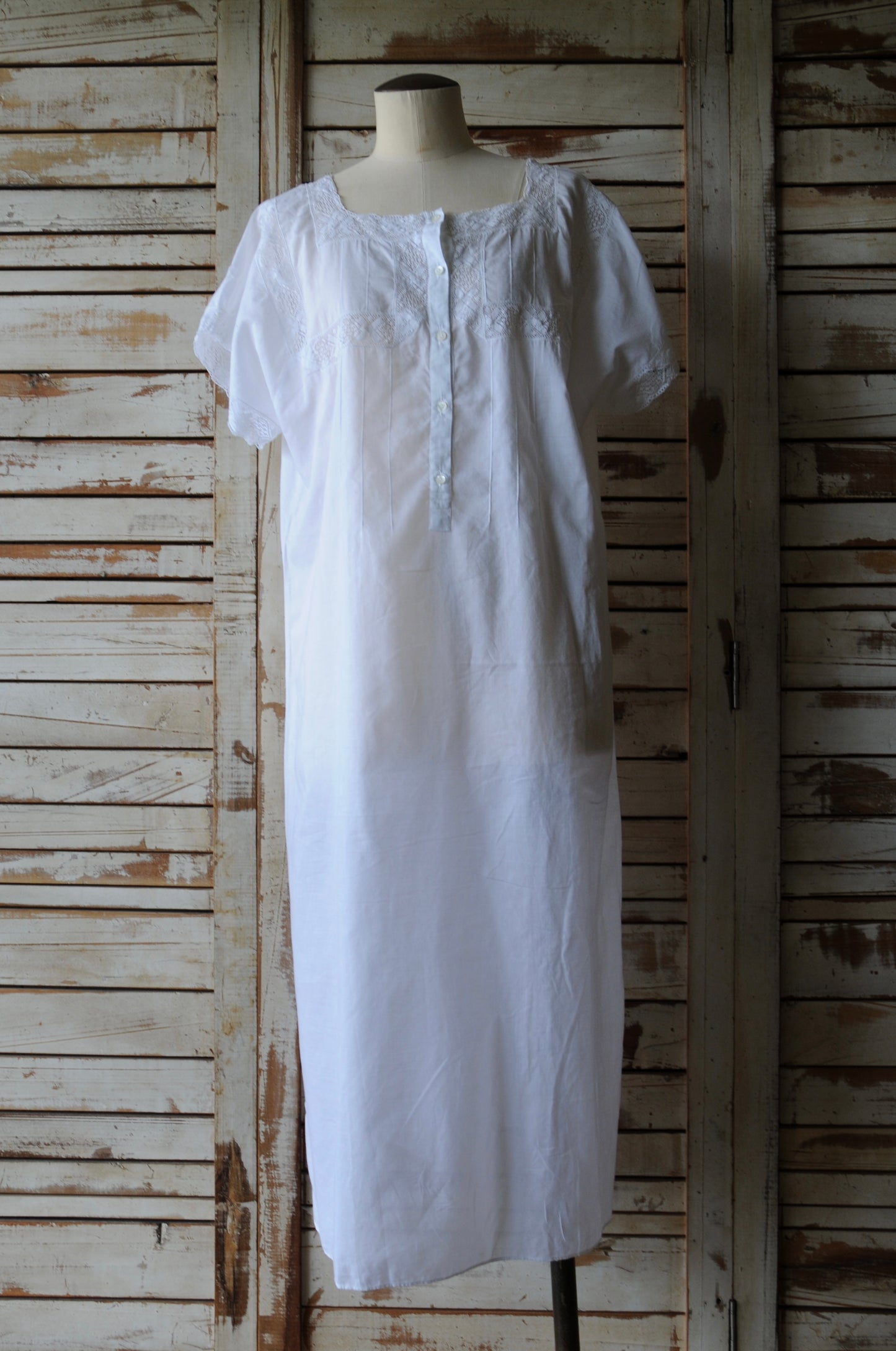 Vintage lace trimmed cotton dress/WHITE