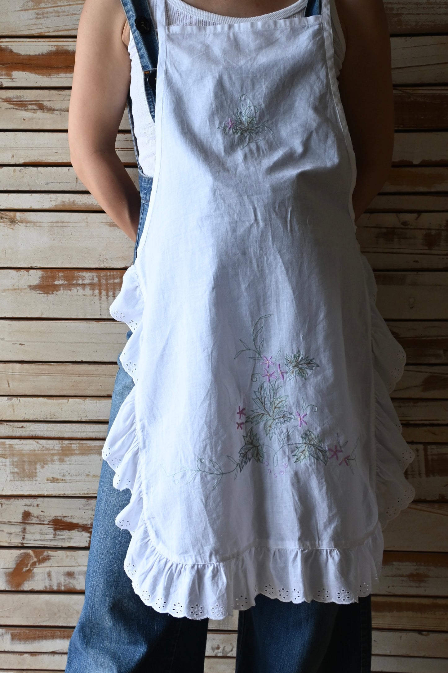 EURO Embroidery frill apron/GREEN×PINK