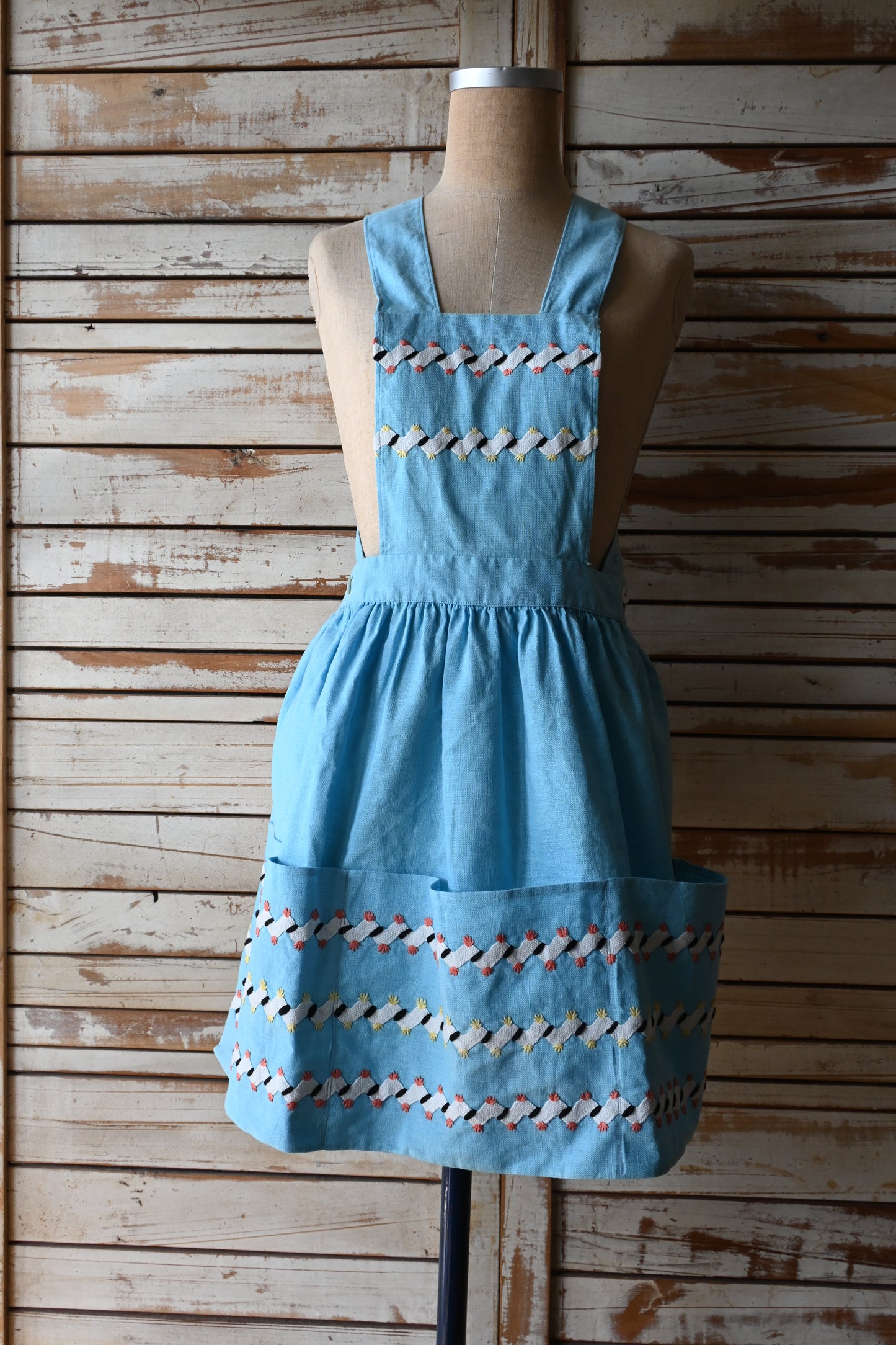 EURO Embroidery apron/L.BLUE
