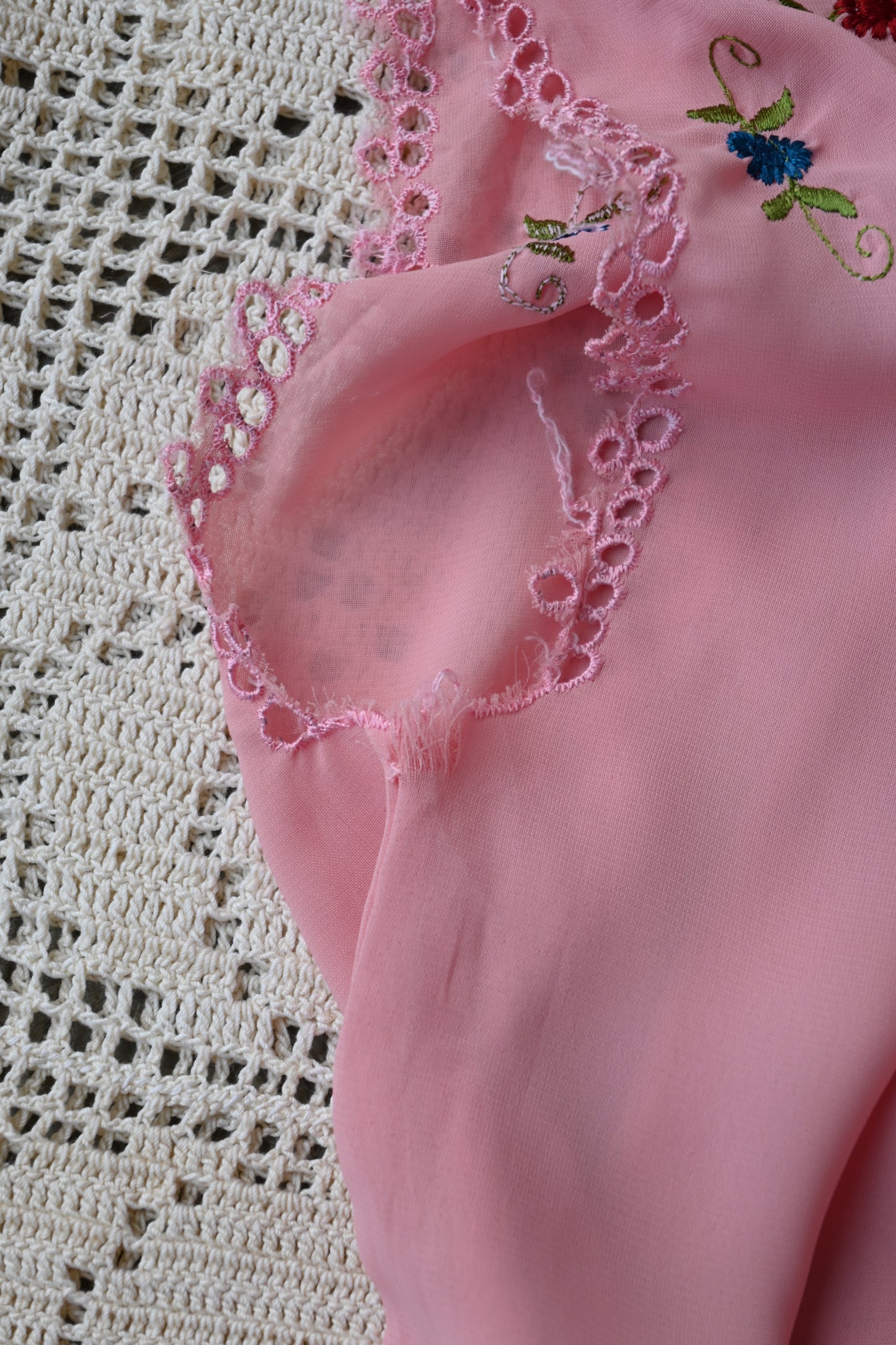Embroidered tops/PINK