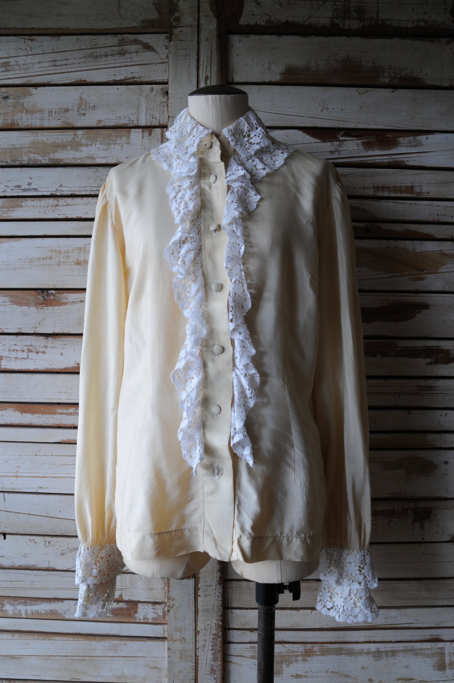 UK Embroidery collar blouse/CREAM