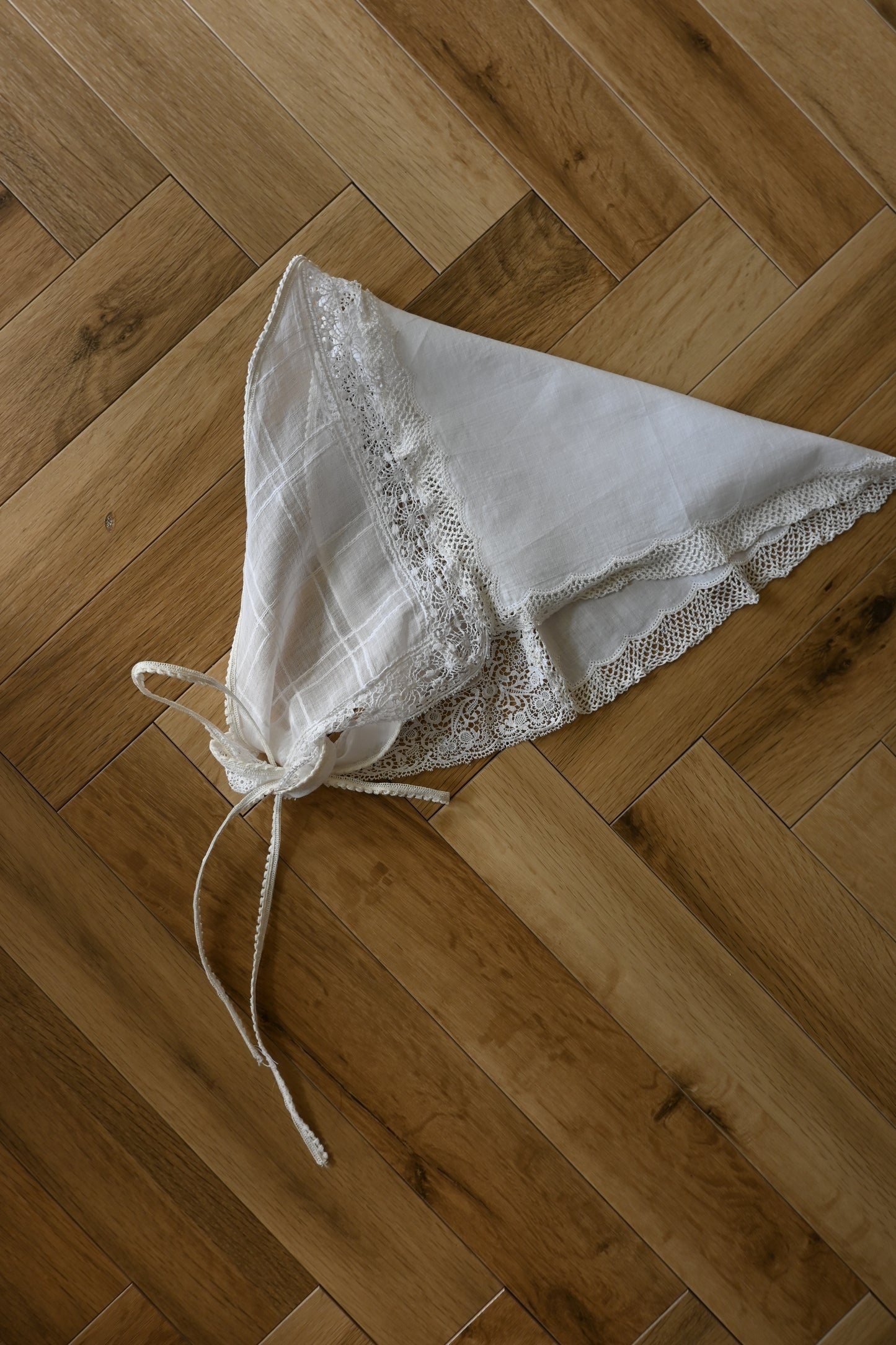 Lace handkerchief scarf/PONMOSIR
