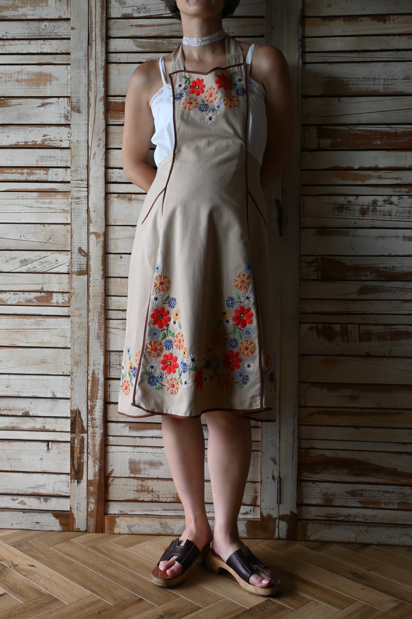 EURO Embroidery apron/BEIGE