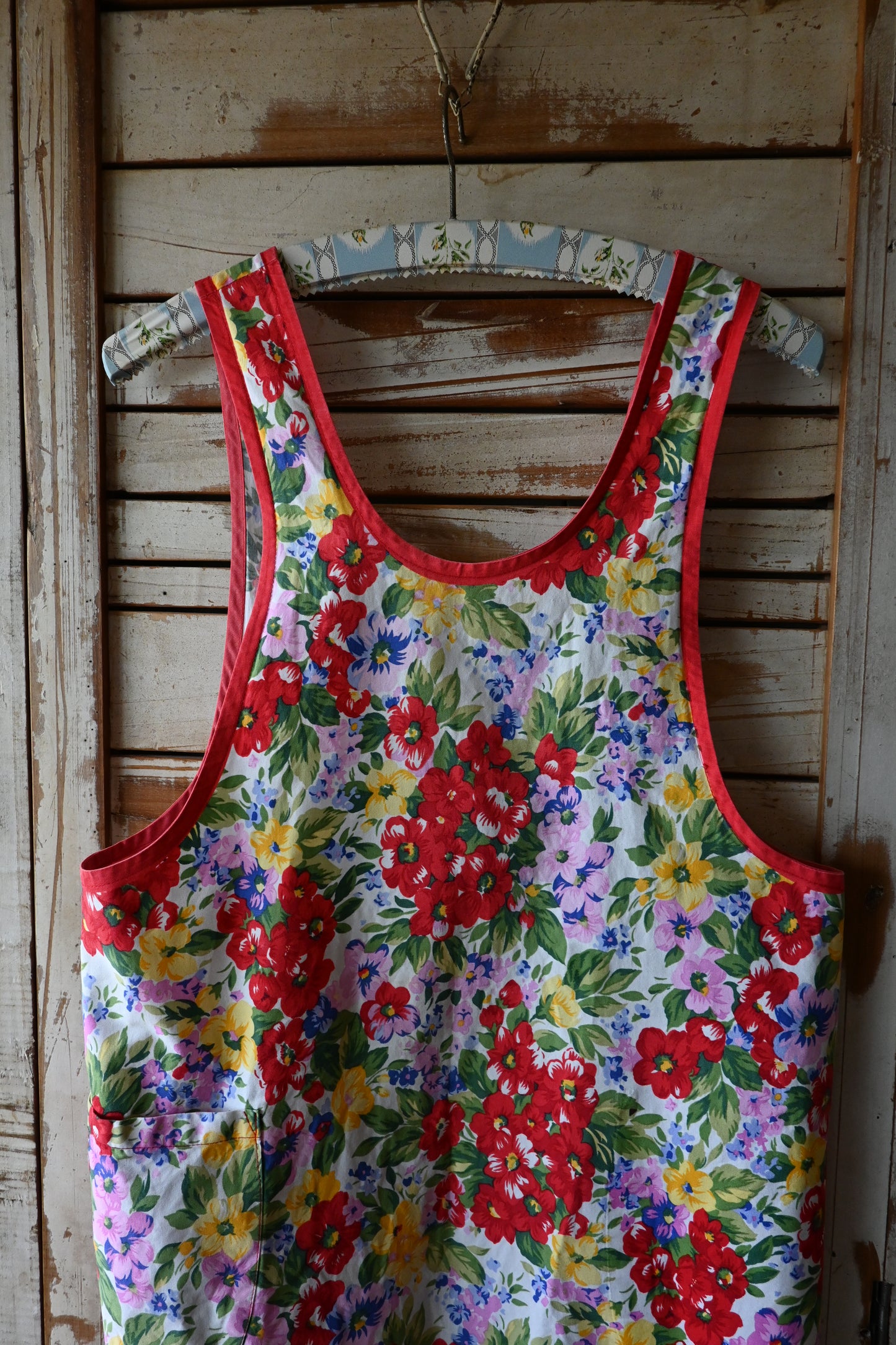 Flower pattern apron