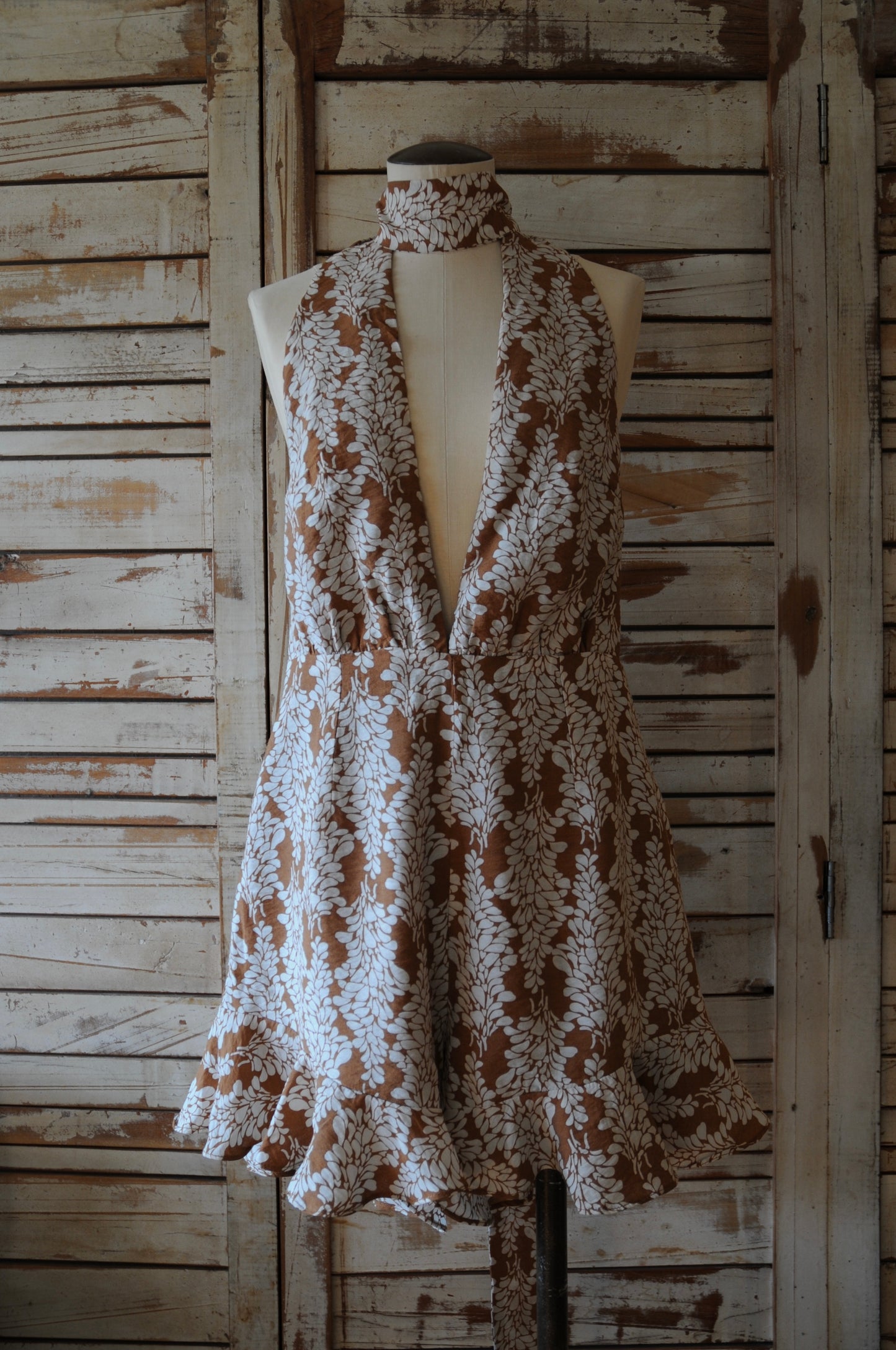 Open back flower rompers/BROWN