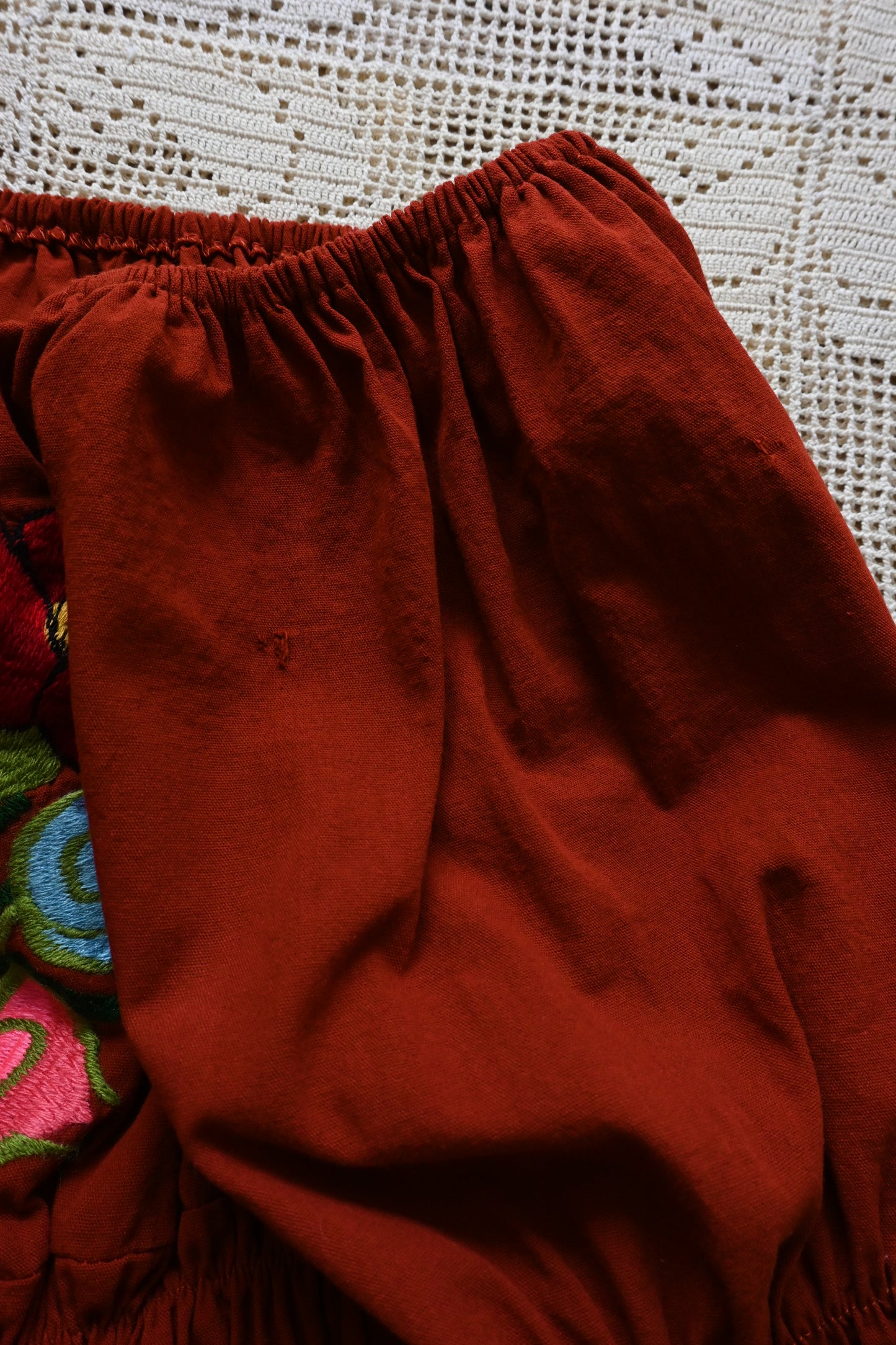 Embroidery top/BRICK RED