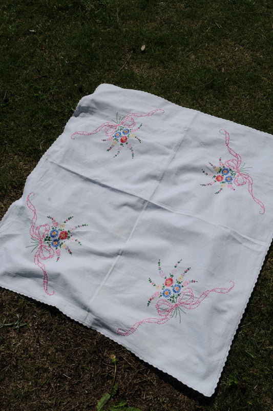 Vintage flower embroidered fabric/WHITE