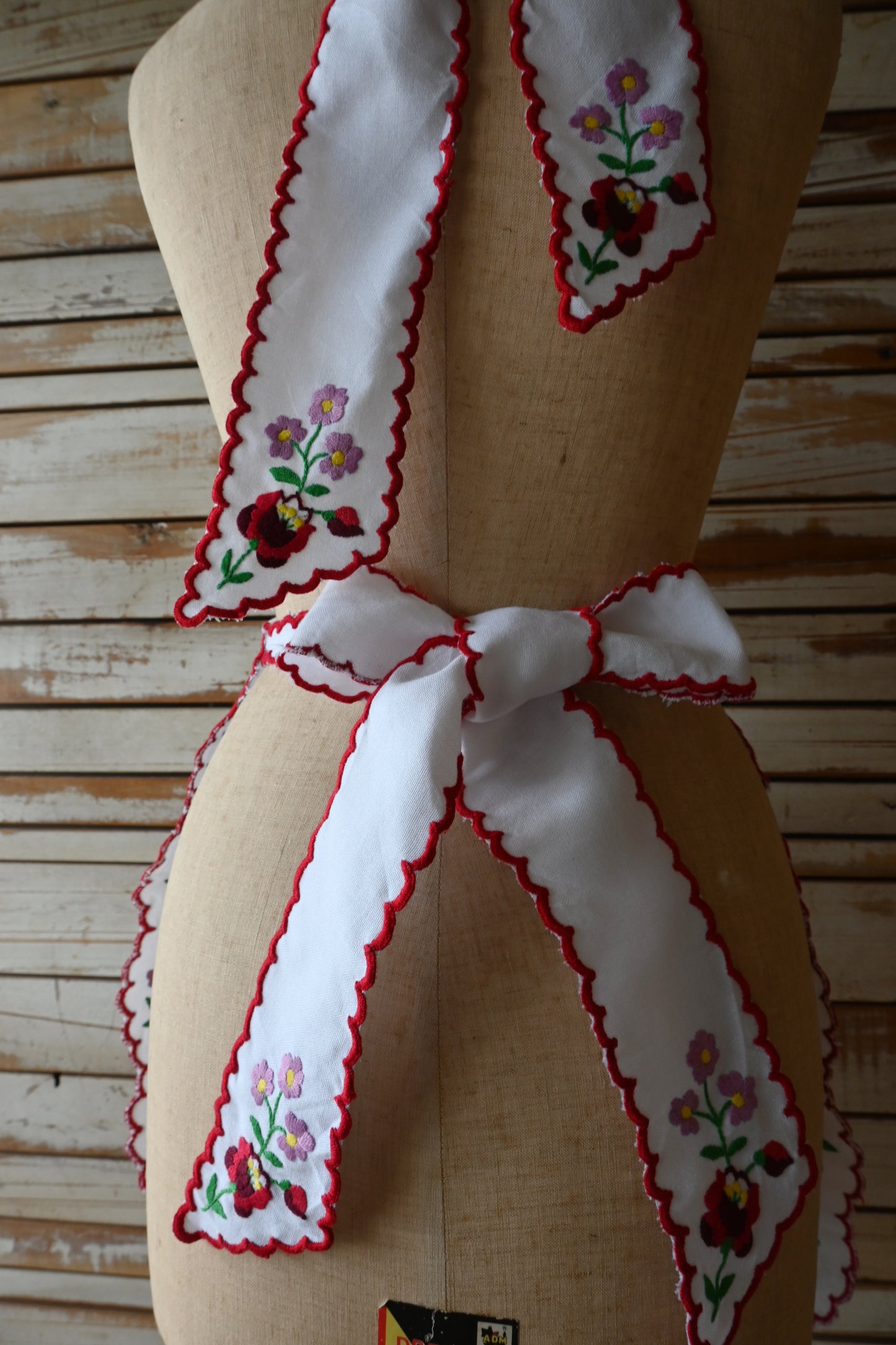 EURO Flower embroidery apron/WHITE