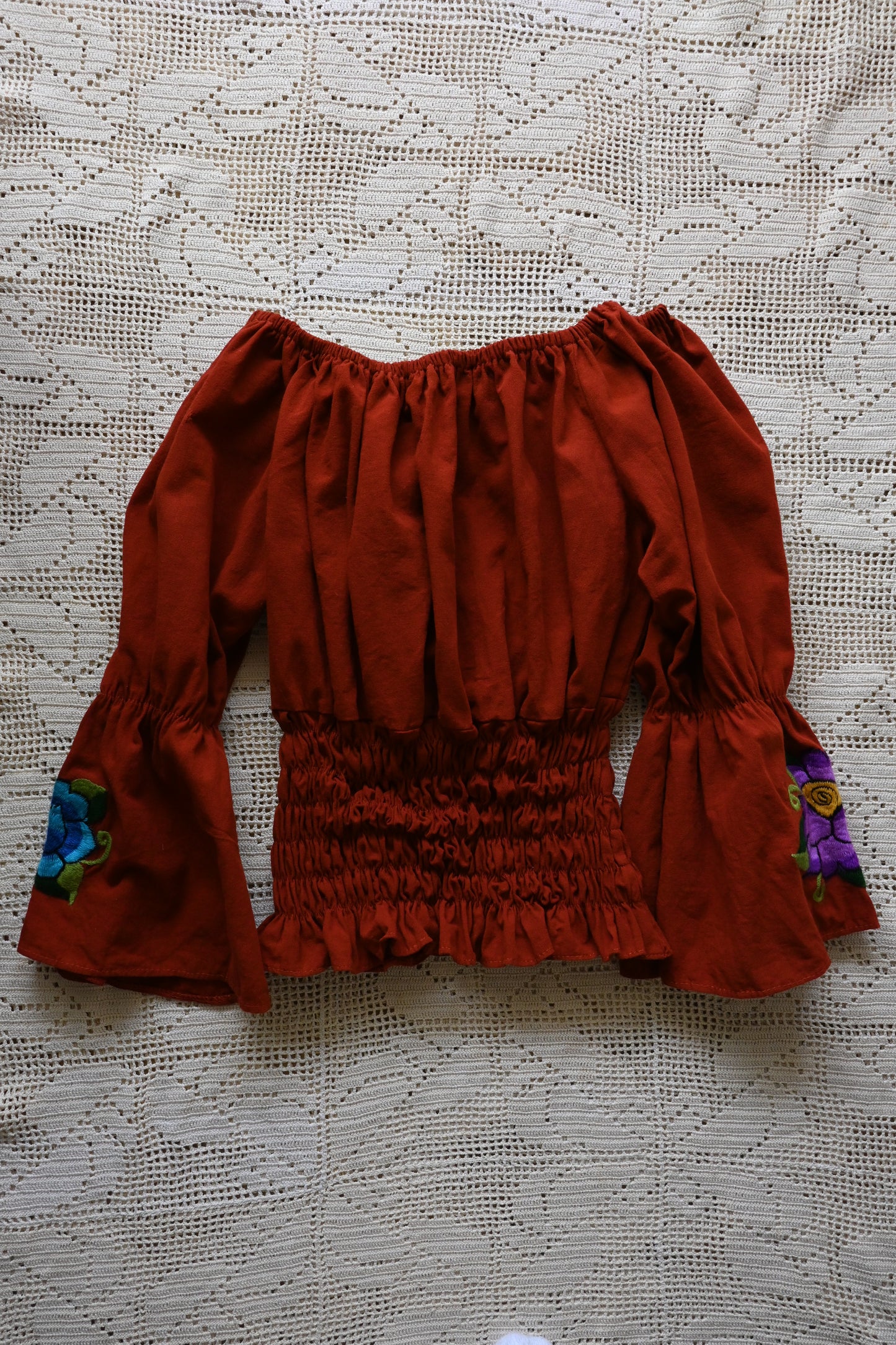 Embroidery top/BRICK RED