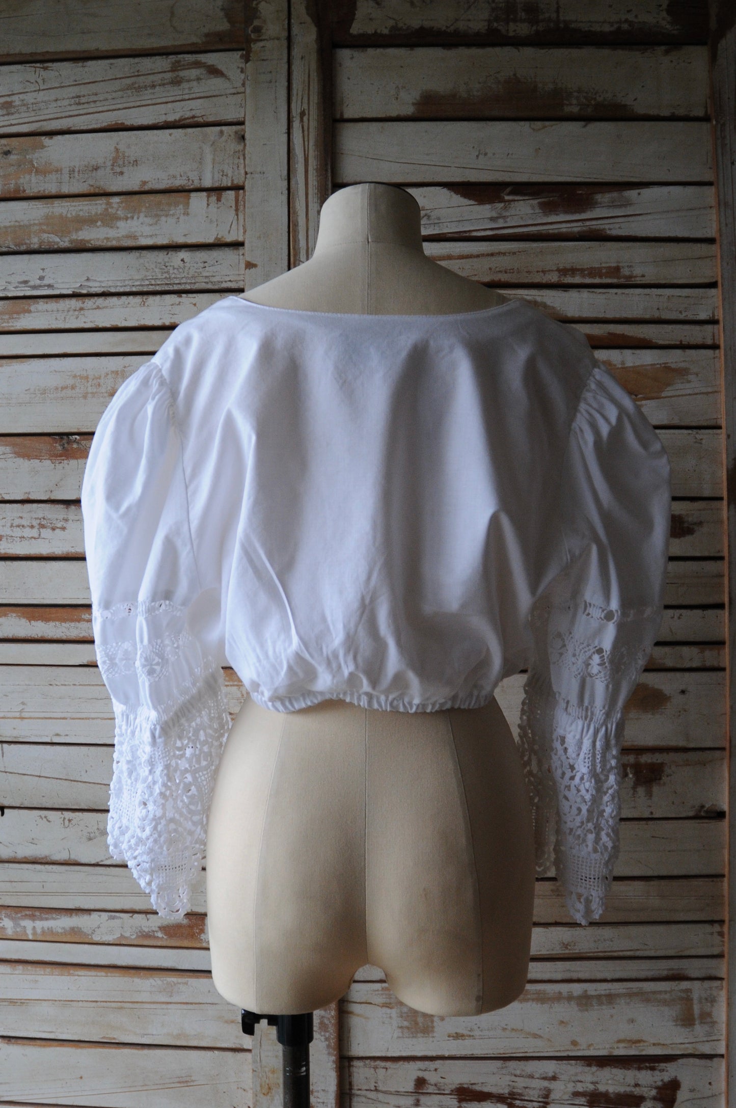 EURO Cropped crochet lace blouse/WHITE