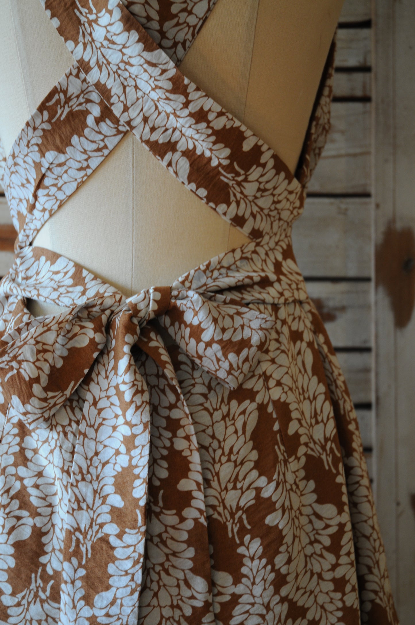 Open back flower rompers/BROWN