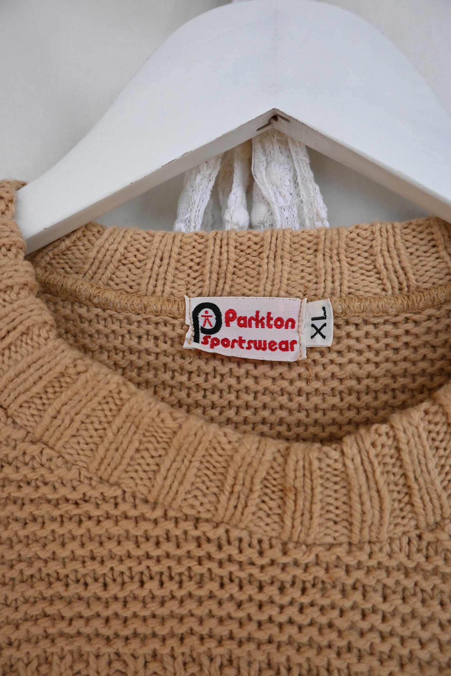 Line knit sweater/BEIGE