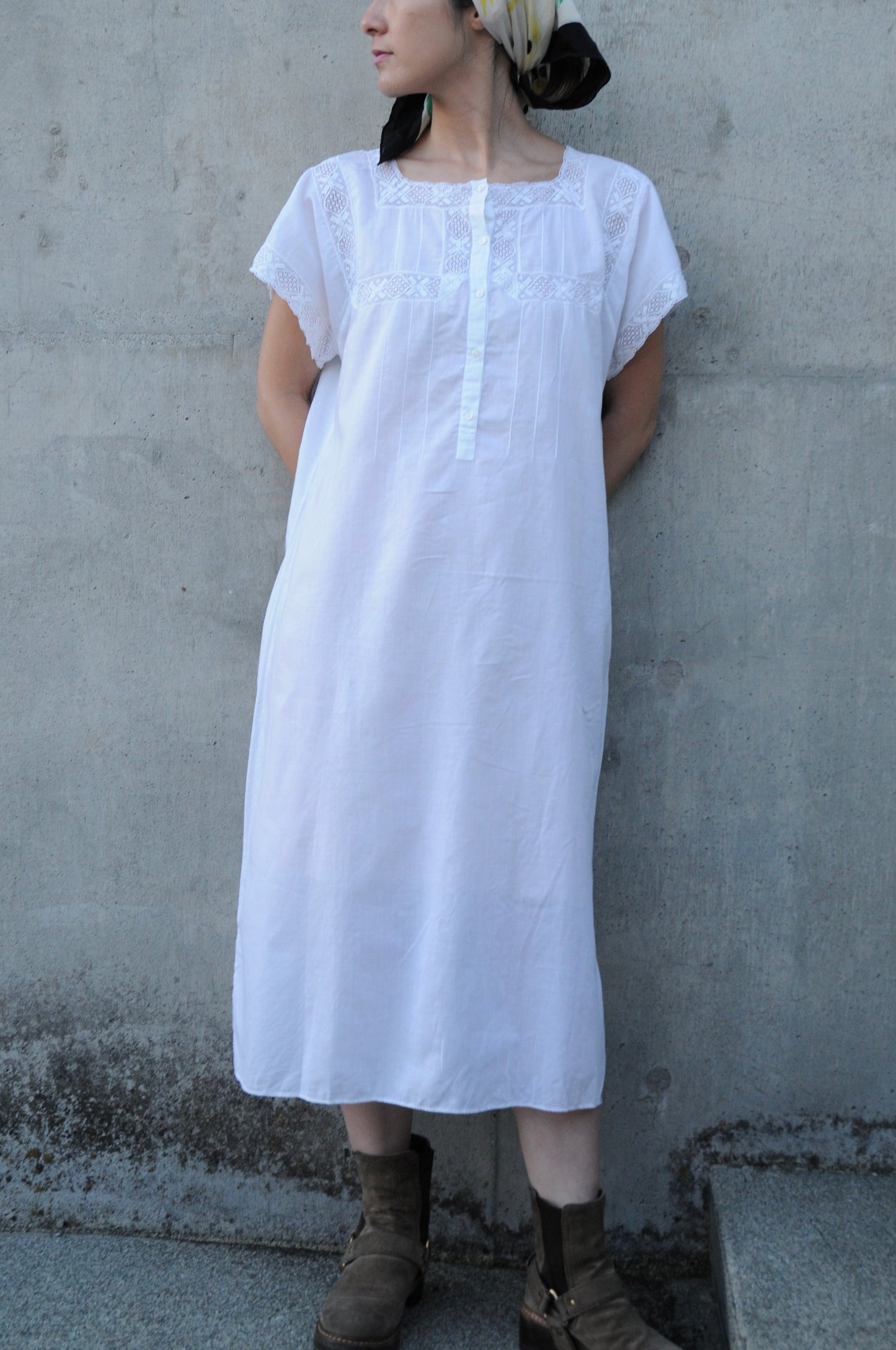 Vintage lace trimmed cotton dress/WHITE