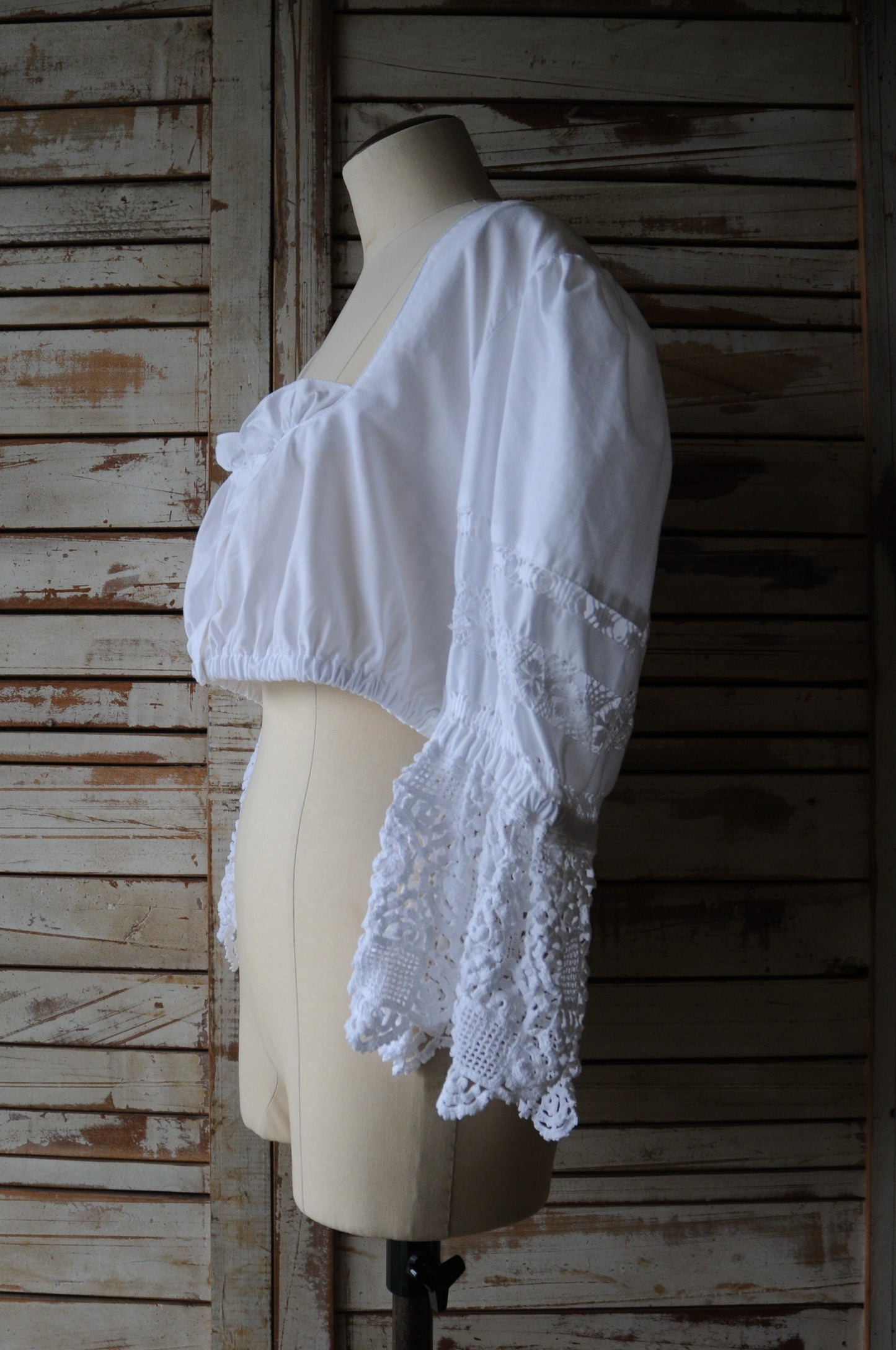 EURO Cropped crochet lace blouse/WHITE