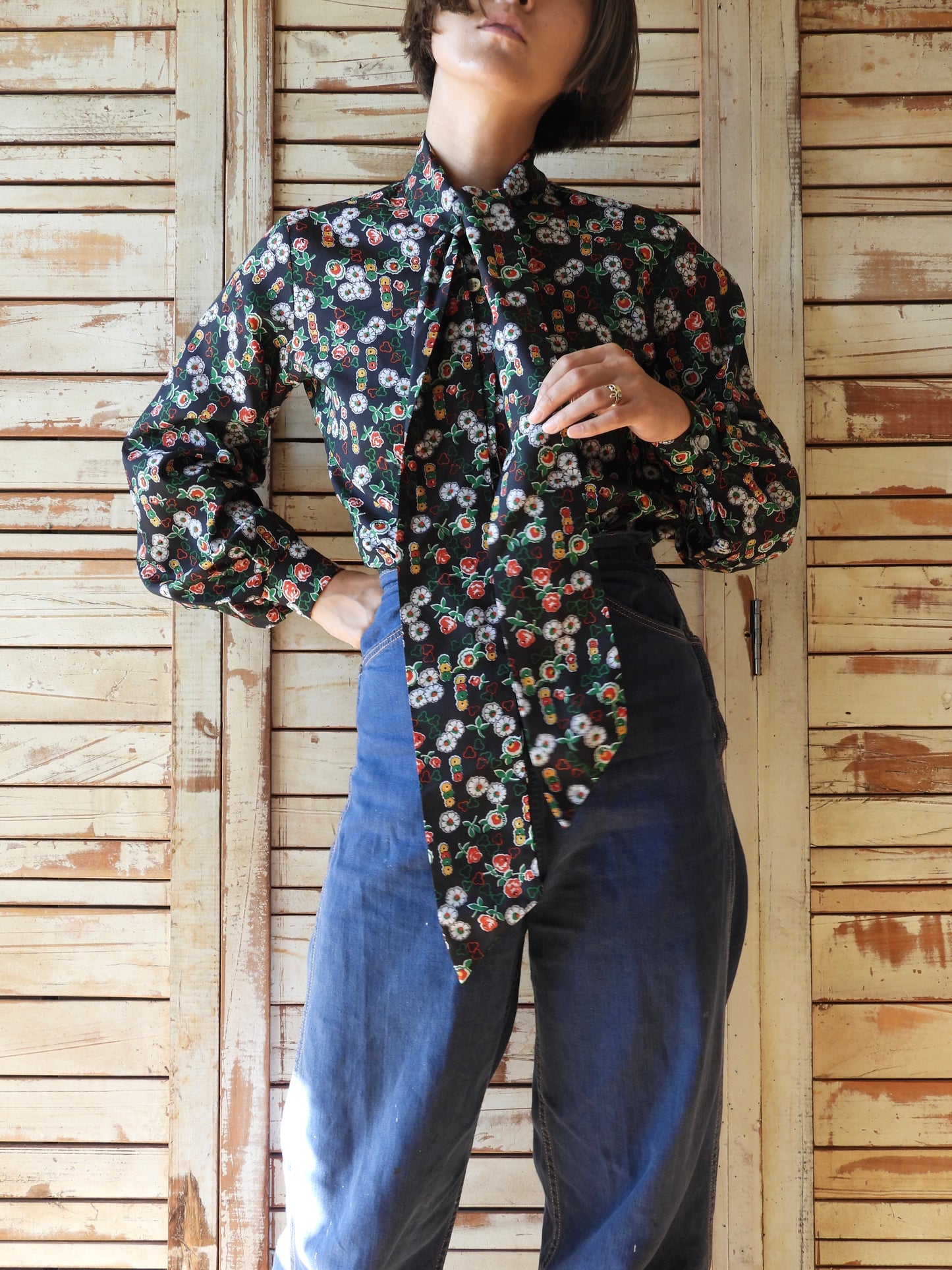 80's Flower pattern bow-tie blouse/BLACK