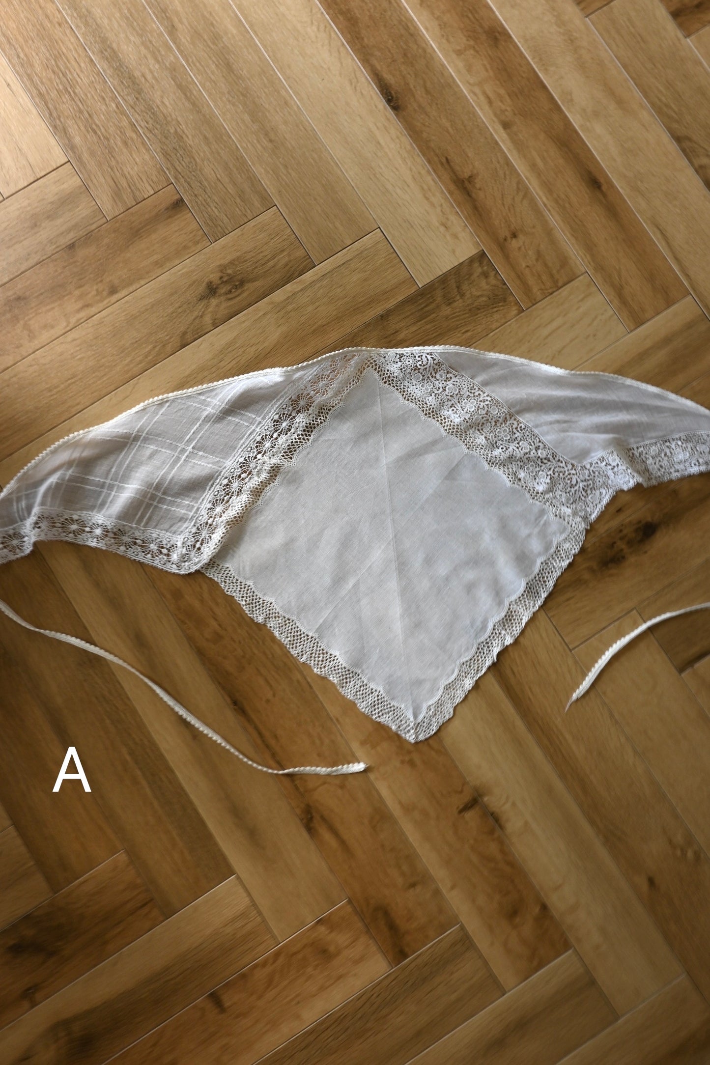 Lace handkerchief scarf/PONMOSIR