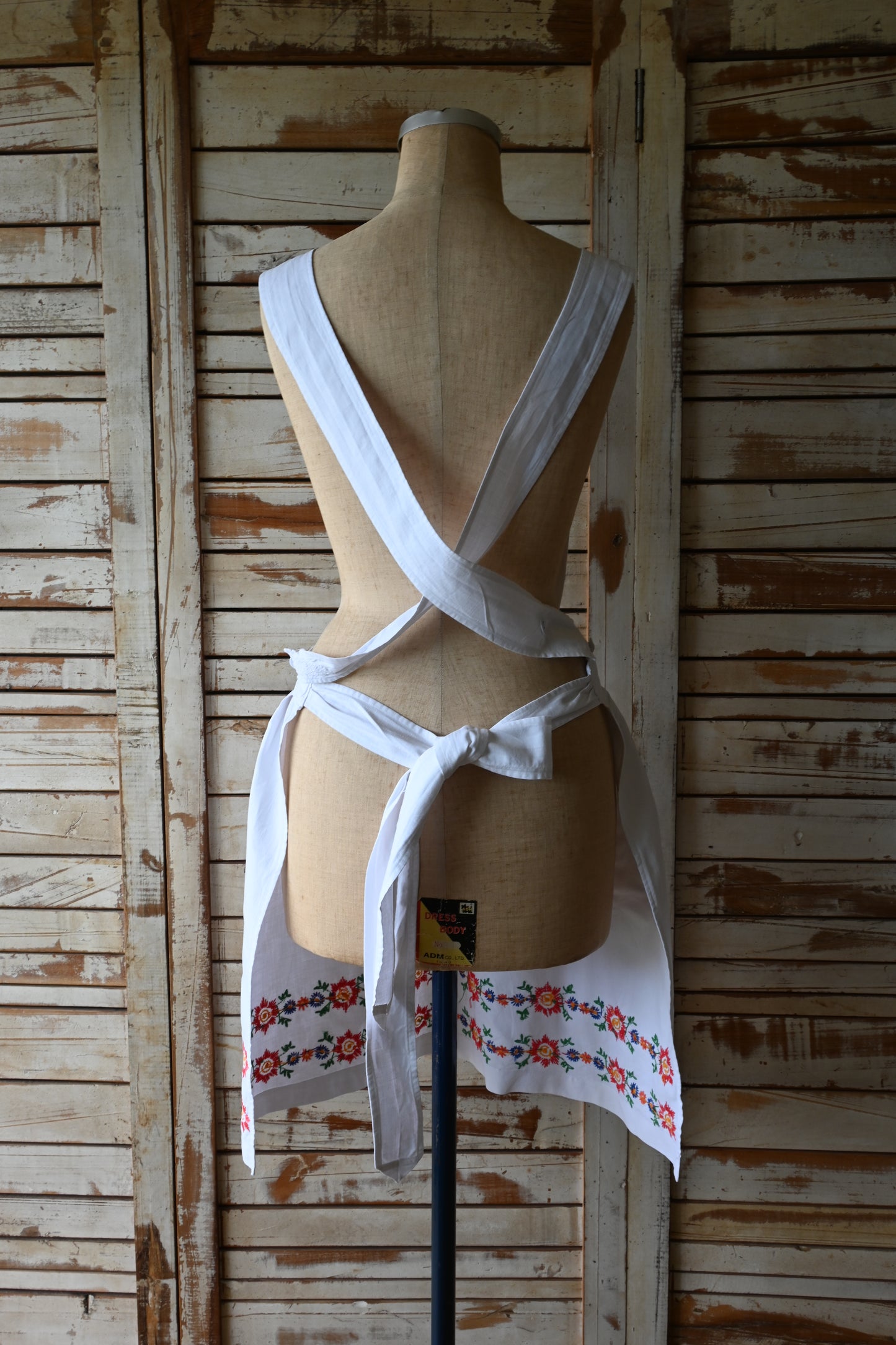 EURO Embroidery apron/RED