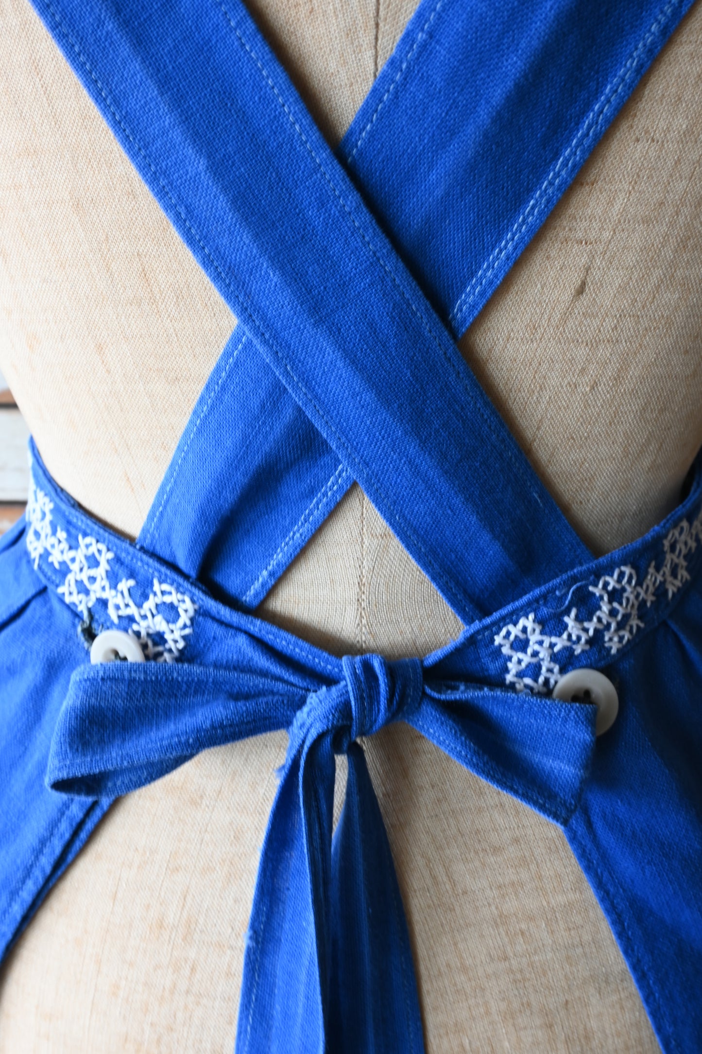 EURO Embroidery apron/BLUE